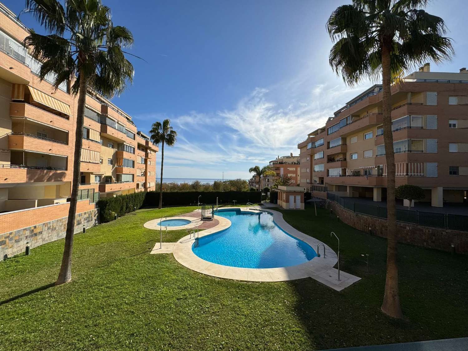 Magnifik duplex-penthouse till salu med fantastisk havs- och bergsutsikt i Torremolinos