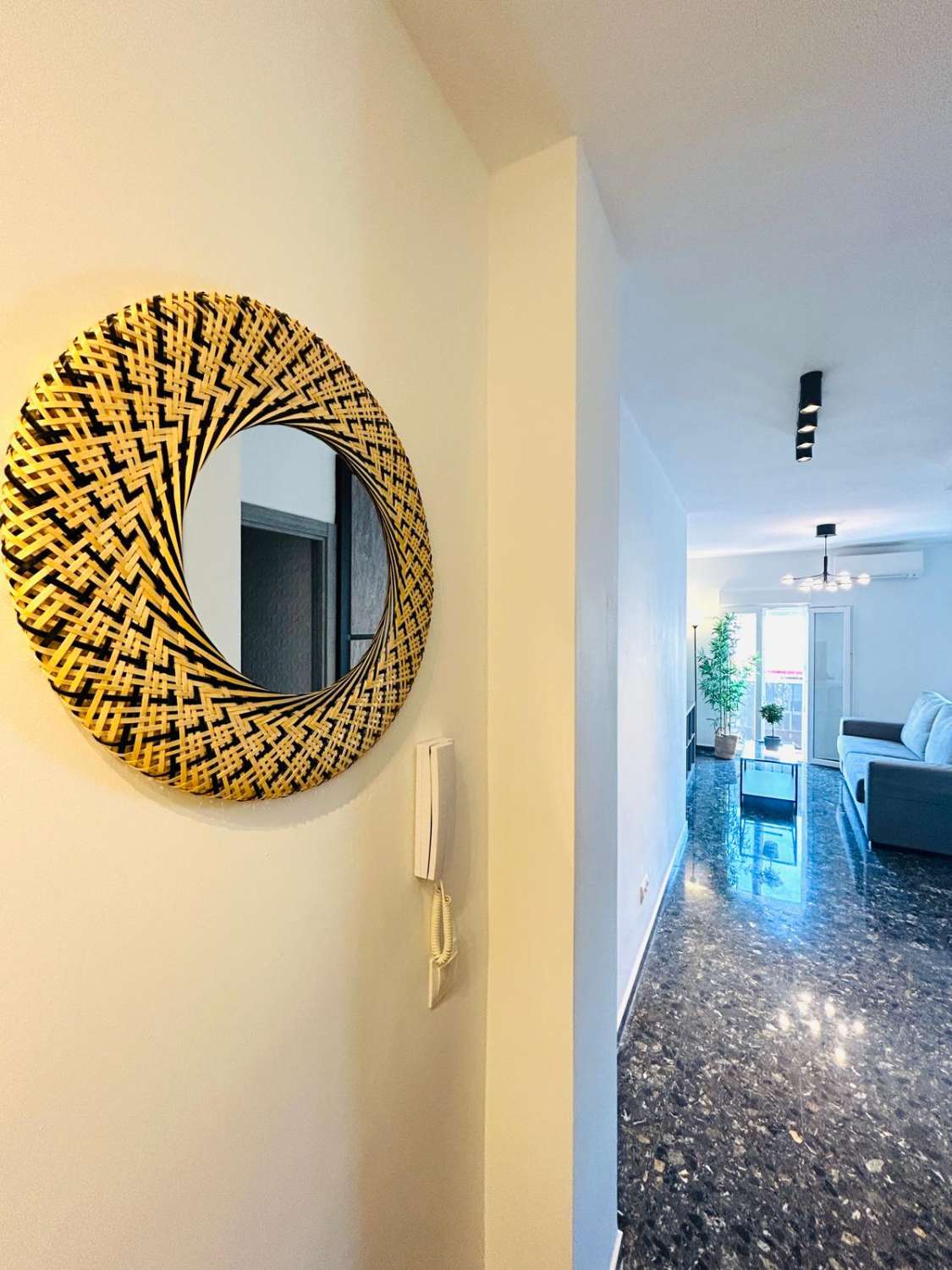 APPARTEMENT À LOUER JUSQU’AU 30/06/26 ET DU 01/09/2026 AU 30/06/2027 APPARTEMENT SYMPA À TORREMOLINOS CENTER