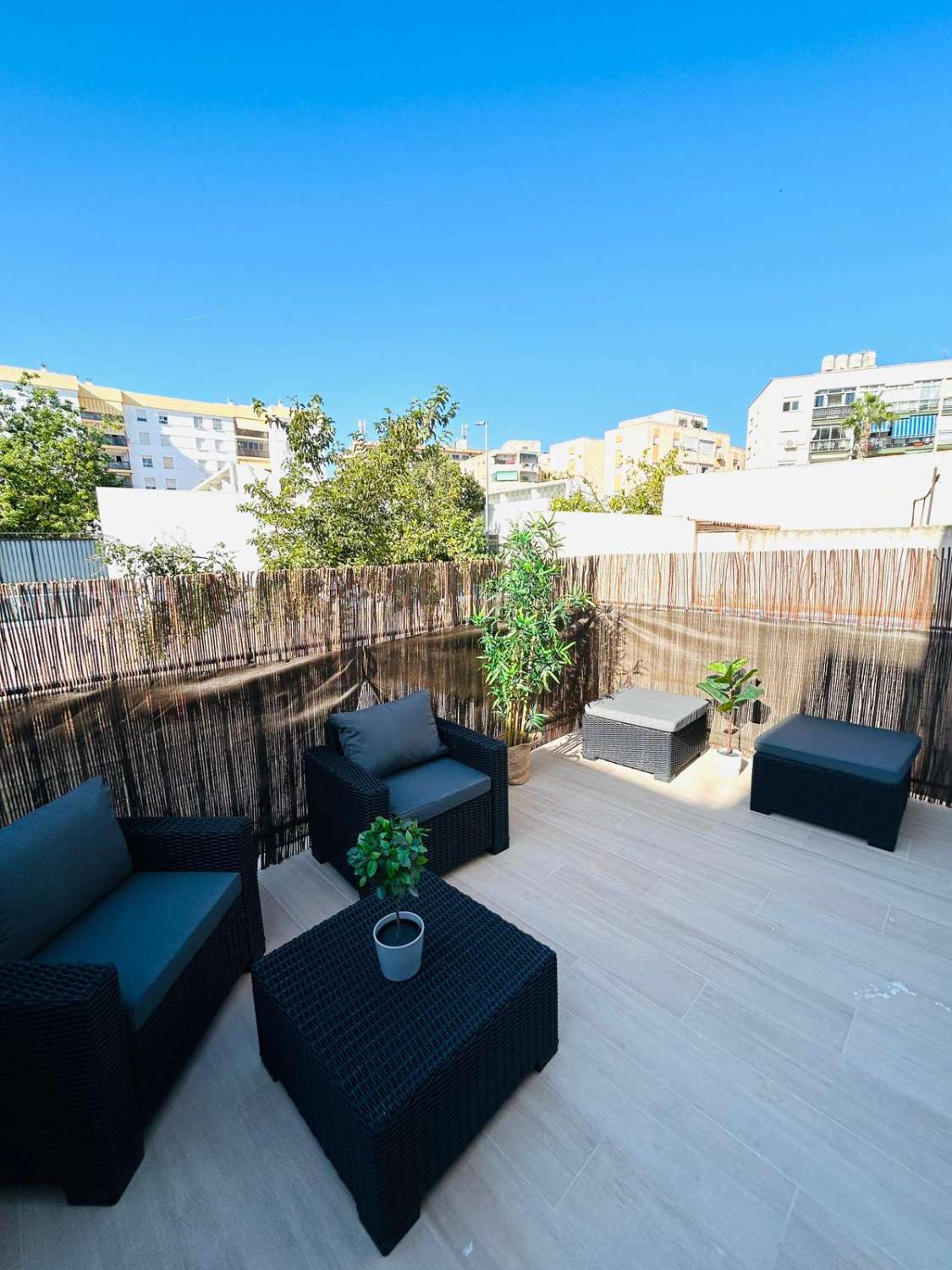 APPARTEMENT À LOUER JUSQU’AU 30/06/26 ET DU 01/09/2026 AU 30/06/2027 APPARTEMENT SYMPA À TORREMOLINOS CENTER