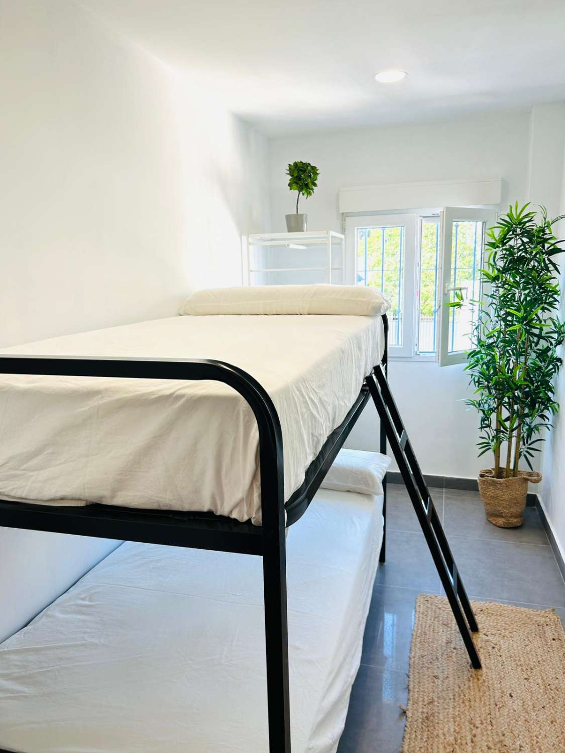 APPARTEMENT À LOUER JUSQU’AU 30/06/26 ET DU 01/09/2026 AU 30/06/2027 APPARTEMENT SYMPA À TORREMOLINOS CENTER