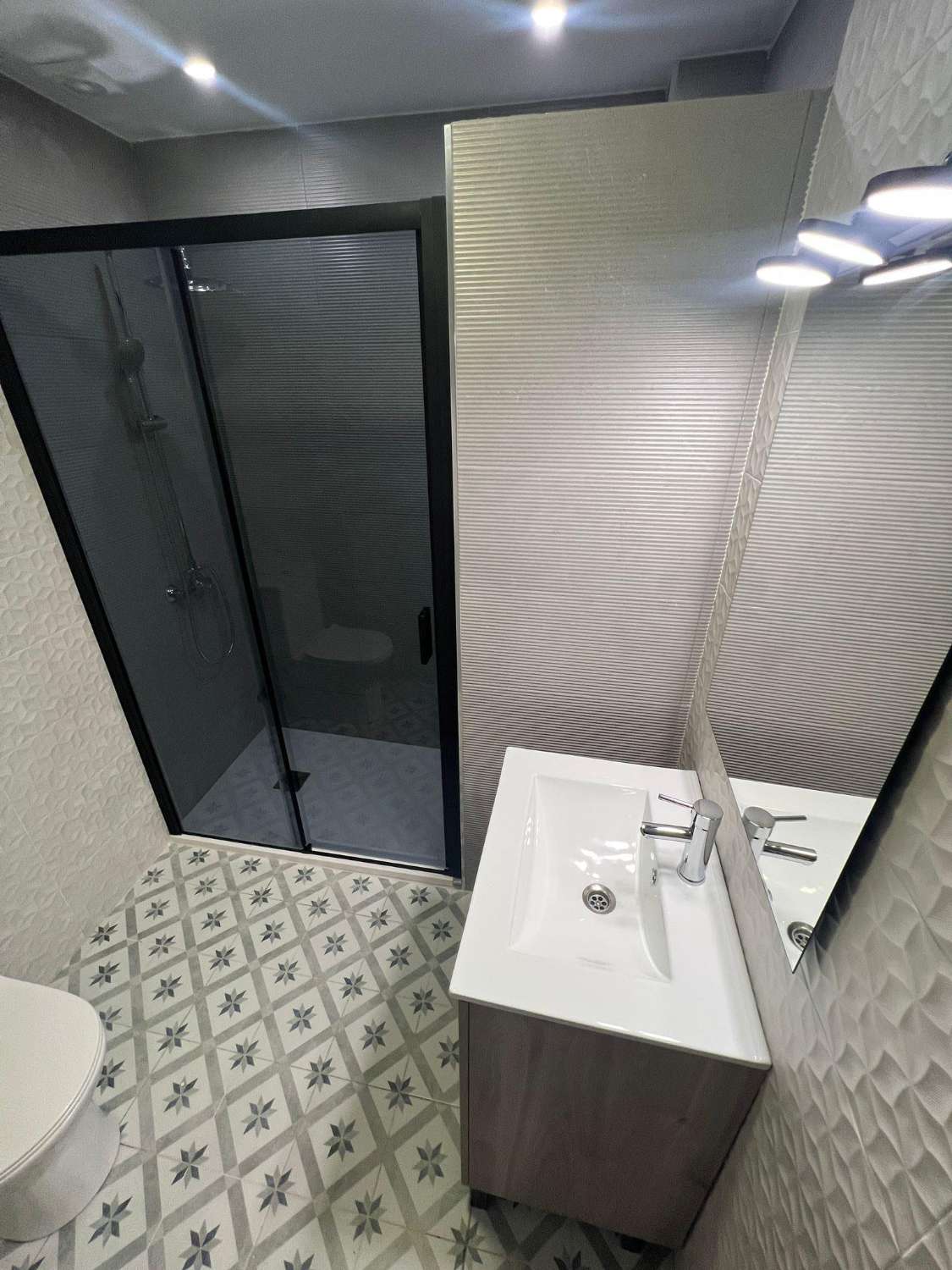 APPARTEMENT À LOUER JUSQU’AU 30/06/26 ET DU 01/09/2026 AU 30/06/2027 APPARTEMENT SYMPA À TORREMOLINOS CENTER