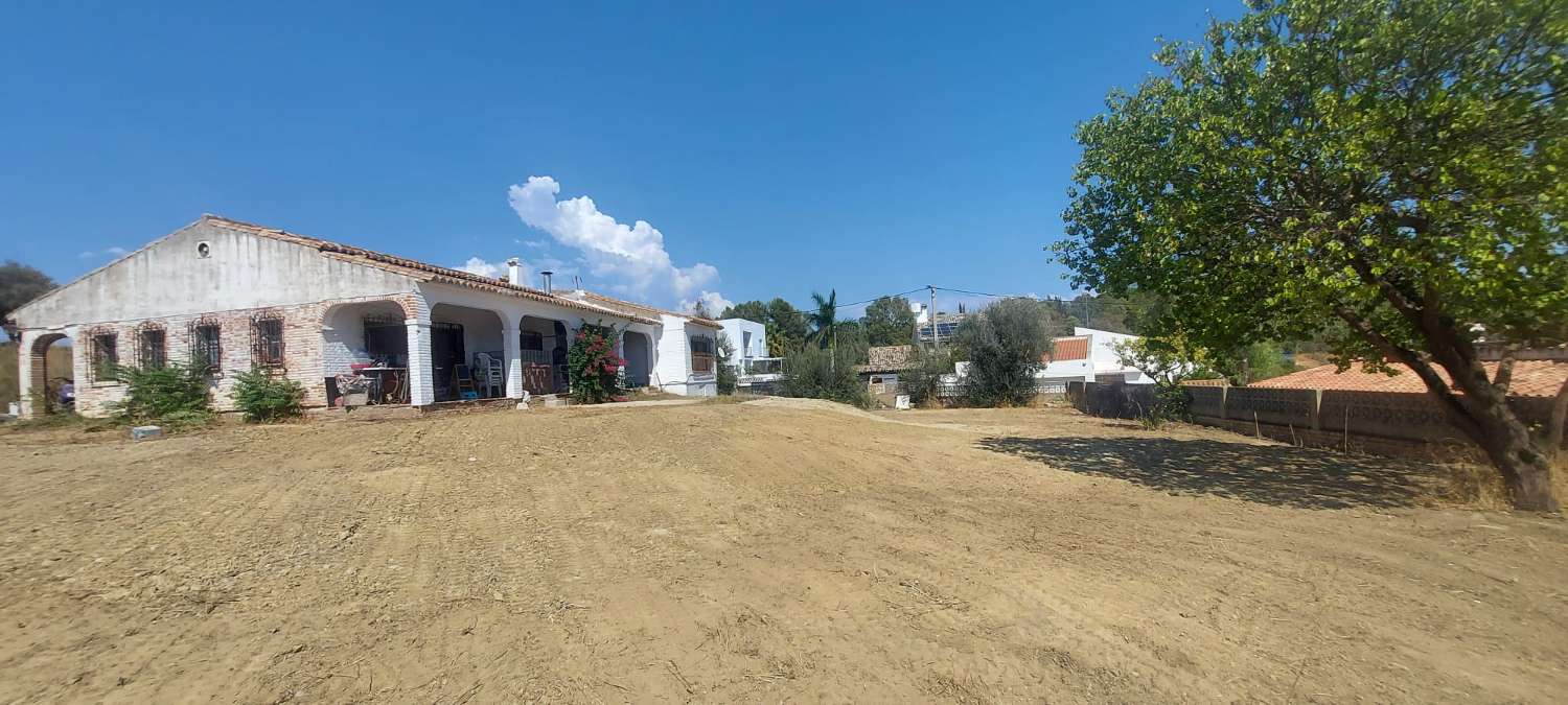 VILLA TILL SALU FÖR RENOVERING AV EL PINAR-OMRÅDET (TORREMOLINOS)