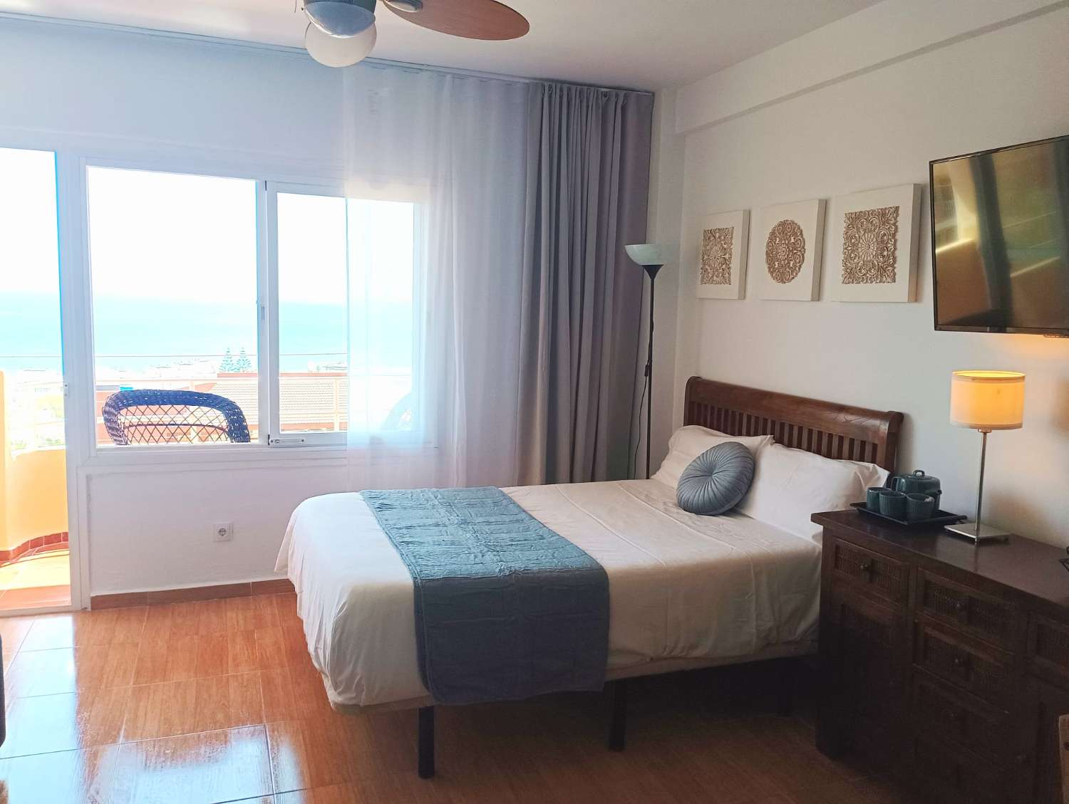 SE ALQUILA  DESDE 01/09/2026- 30/06/2027CON VISTAS AL MAR (TORREMOLINOS)