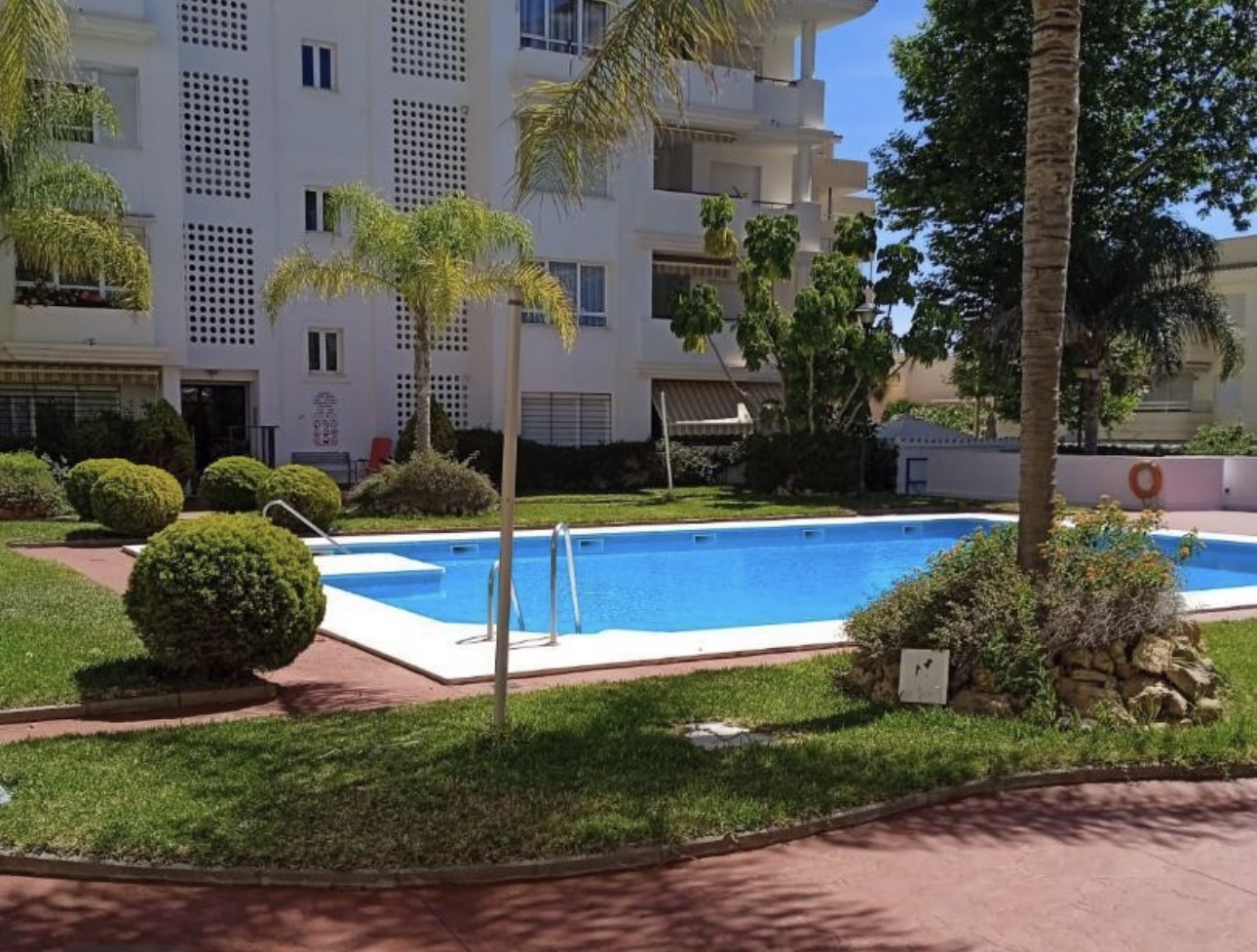 MAGNIFIK PENTHOUSE MED HAVSUTSIKT TILL SALU I LA CARIHUELA (TORREMOLINOS)