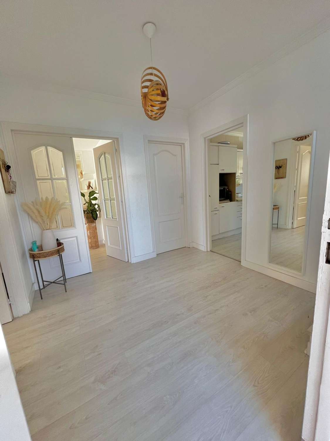 Se alquila desde 01/10/25 hasta 30/06/26 . magnífica villa en zona de Playamar ( Torremolinos )