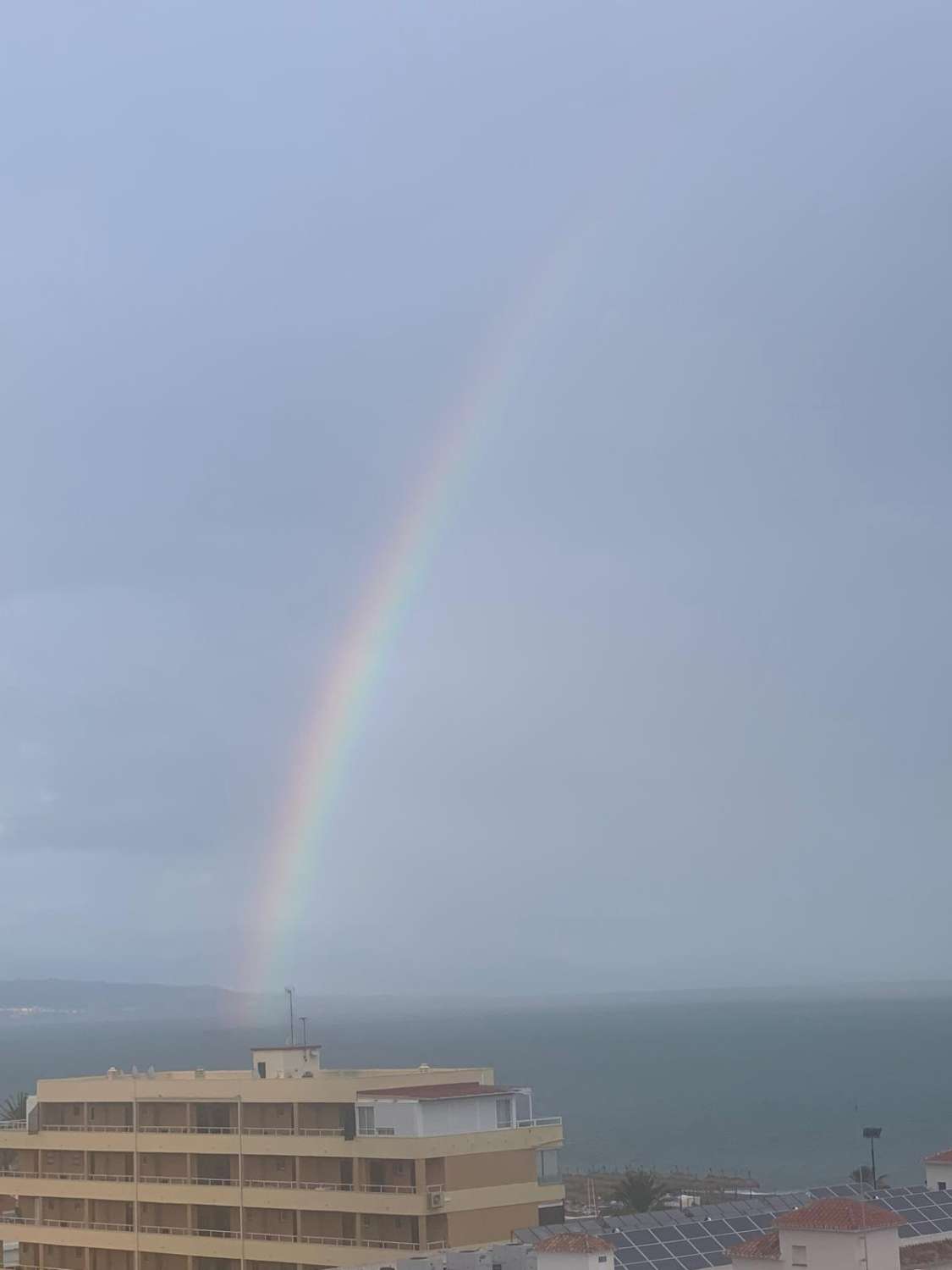 SE ALQUILA DESDE 1.1126-30.6.27 MAGNIFICO APARTAMENTO CON VISTAS AL MAR EN 1ª LINEA DE PLAYA EN PLAYAMAR