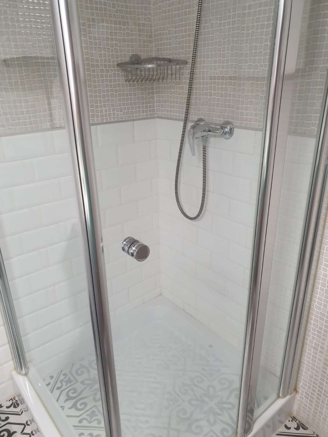 SE ALQUILA  DESDE 01/09/2026- 30/06/2027CON VISTAS AL MAR (TORREMOLINOS)