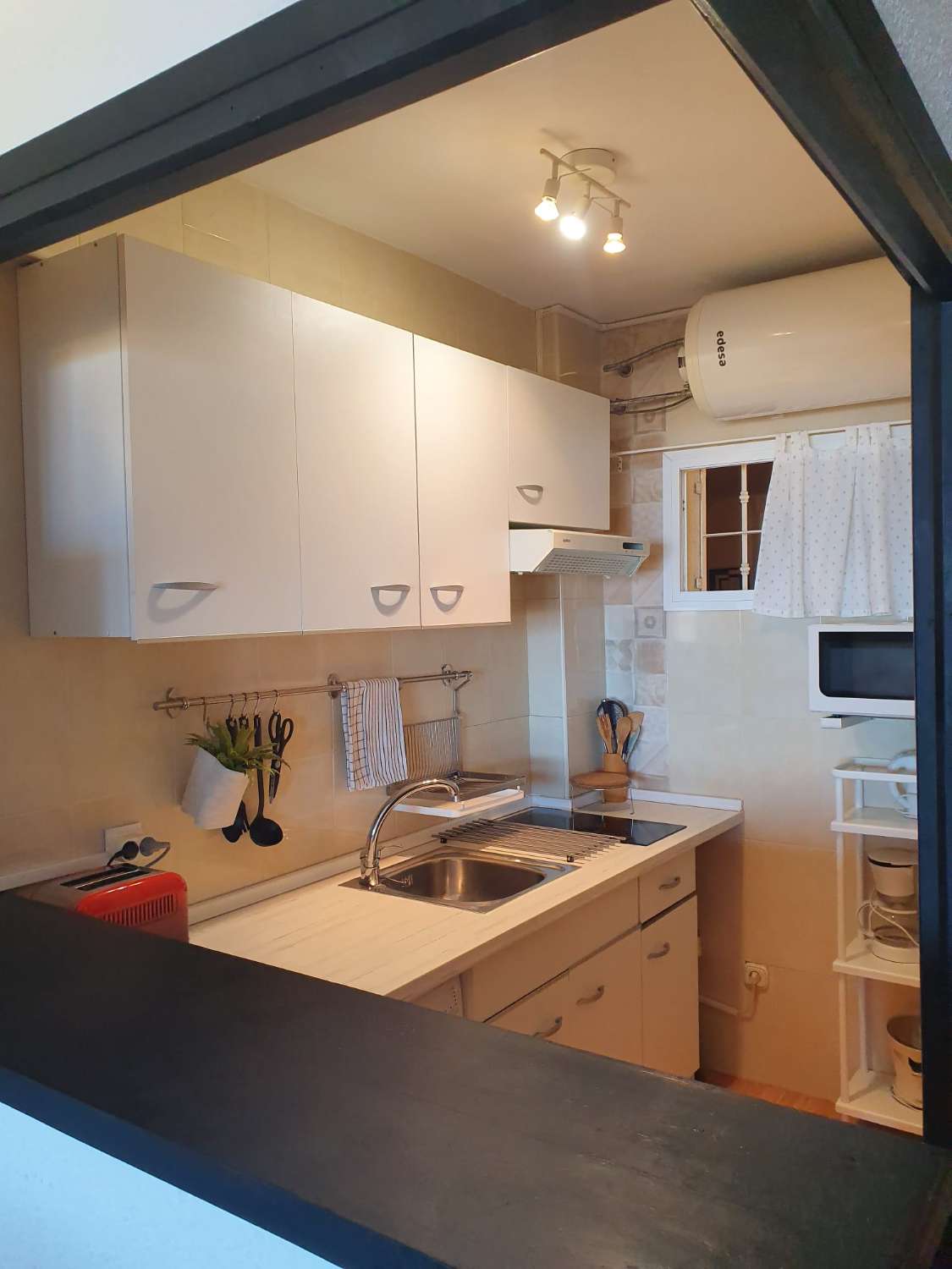 SE ALQUILA  DESDE 01/09/2026- 30/06/2027CON VISTAS AL MAR (TORREMOLINOS)