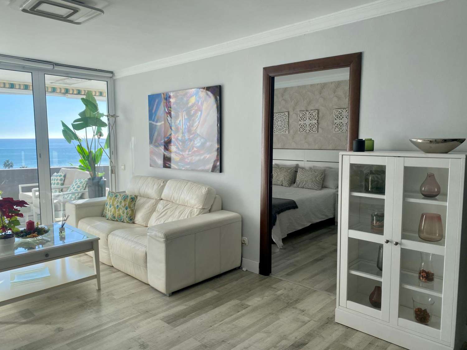 SE ALQUILA DESDE 1.10.26 - 31. 05.27 MAGNIFICO APARTAMENTO CON VISTAS AL MAR EN EL BAJONDILLO (TORREMOLINOS)