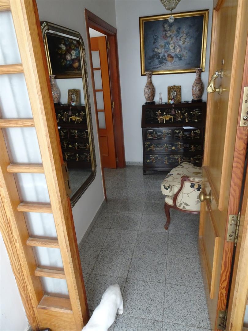 LÄGENHET TILL SALU I MONTEMAR-OMRÅDET MED POOL OCH HAVSUTSIKT