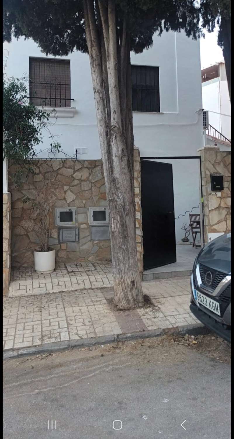 SE ALQUILA DESDE AHORA HASTA 30.6.26 Y desde 01/09/2026 hasta 30/06/2027 BONITO APARTAMENTO EN LOS ALAMOS (TORREMOLINOS