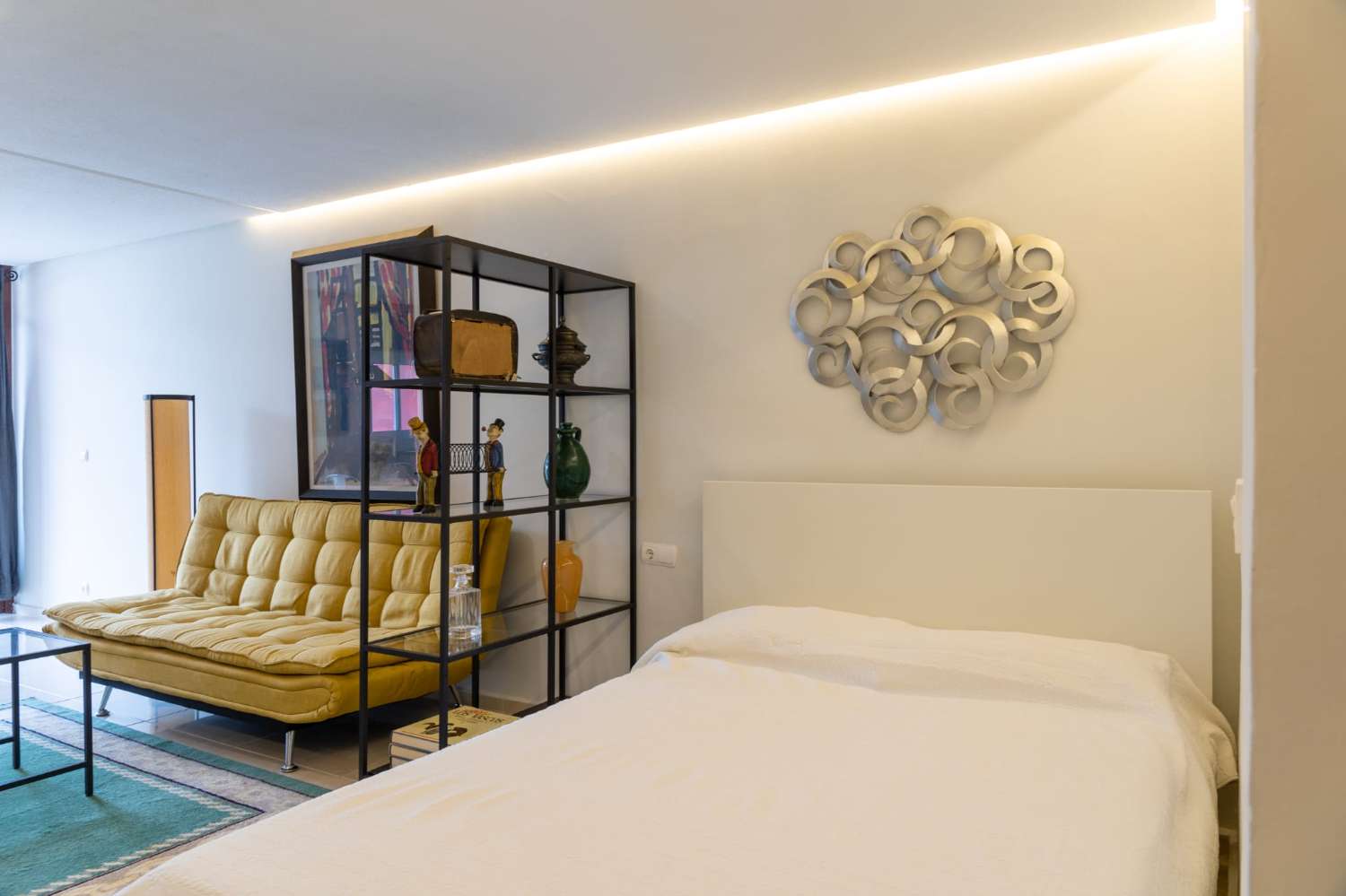 Se alquila desde ahora hasta 31/05/26 Y DESDE 01/09/2026 HASTA 30/06/2027 bonito estudio en Torremolinos