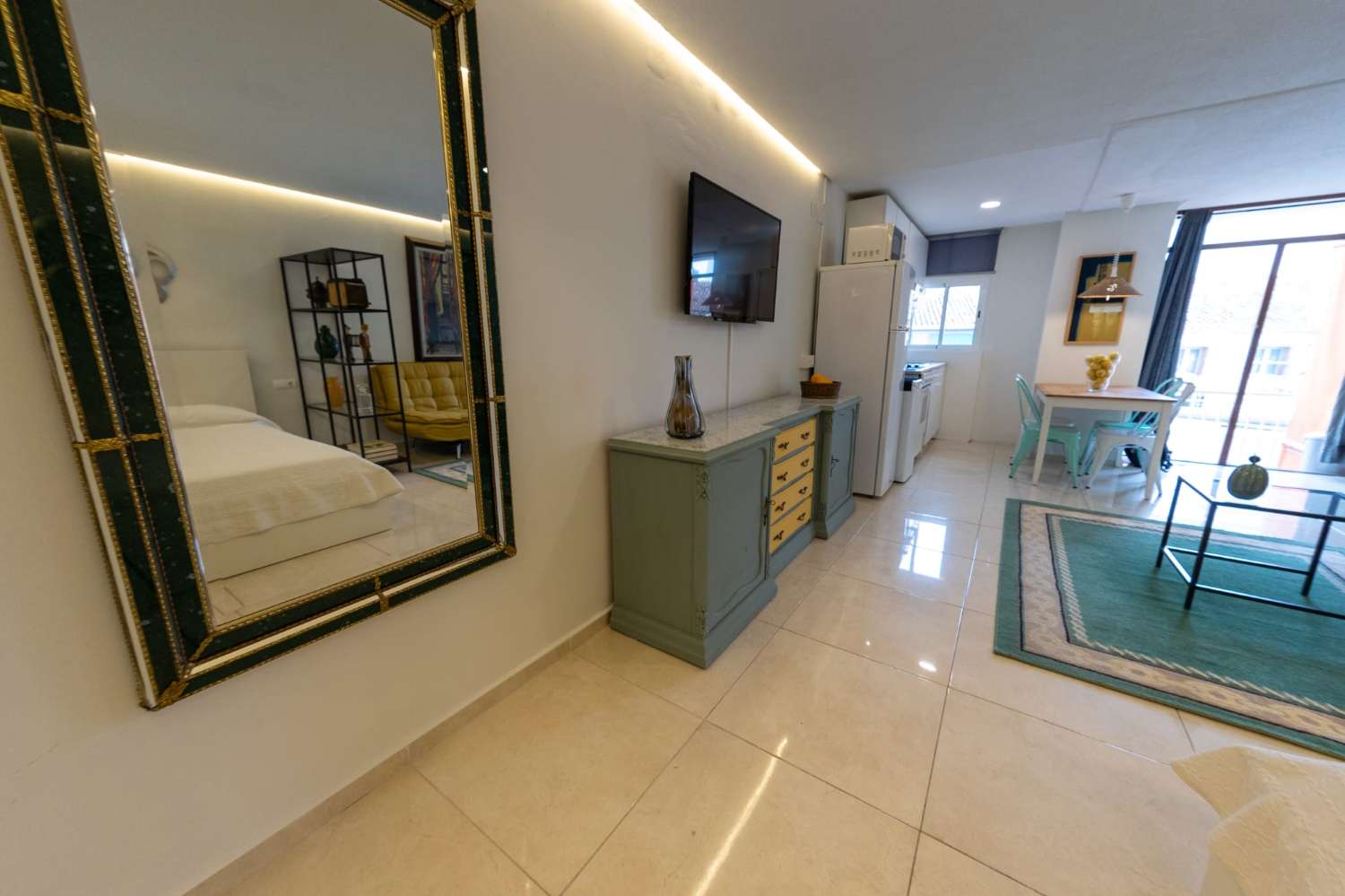 Se alquila desde ahora hasta 31/05/26 Y DESDE 01/09/2026 HASTA 30/06/2027 bonito estudio en Torremolinos