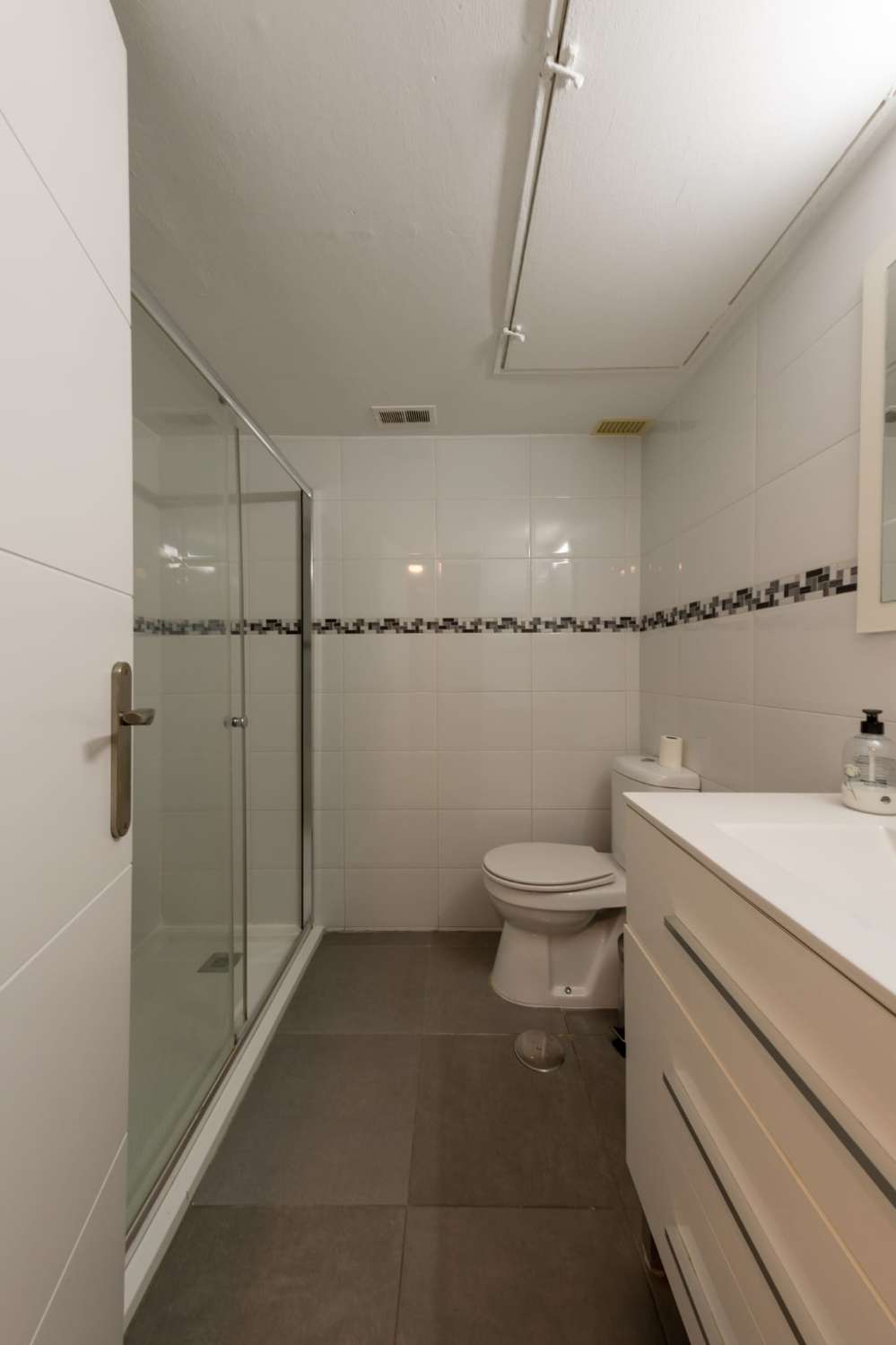 Se alquila desde ahora hasta 31/05/26 Y DESDE 01/09/2026 HASTA 30/06/2027 bonito estudio en Torremolinos