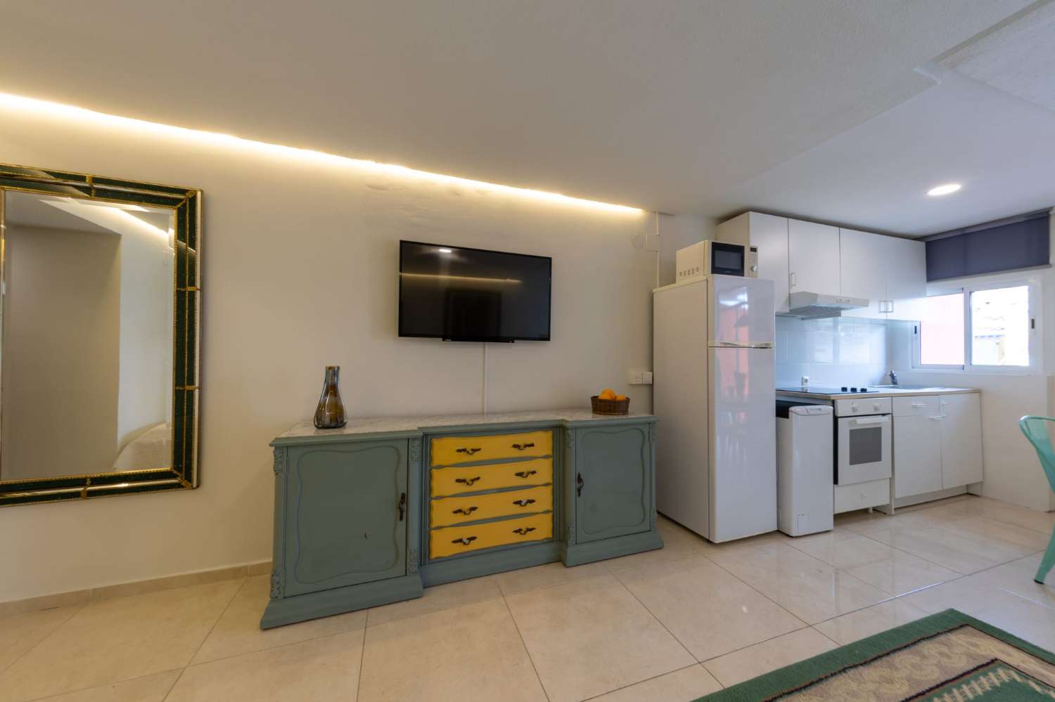 Se alquila desde ahora hasta 31/05/26 Y DESDE 01/09/2026 HASTA 30/06/2027 bonito estudio en Torremolinos