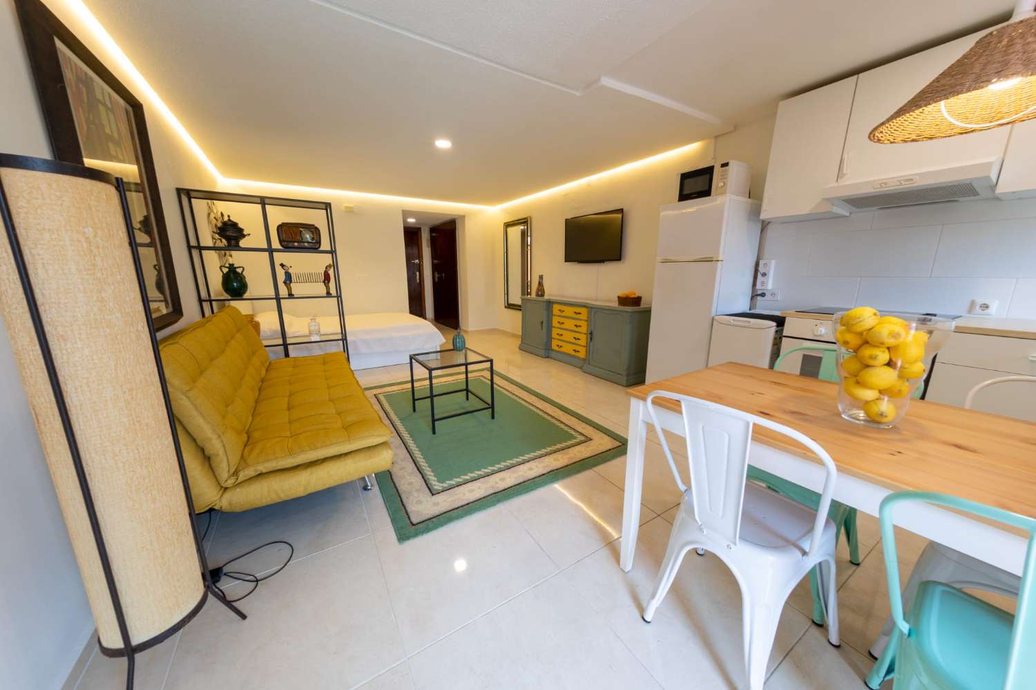 Se alquila desde ahora hasta 31/05/26 Y DESDE 01/09/2026 HASTA 30/06/2027 bonito estudio en Torremolinos