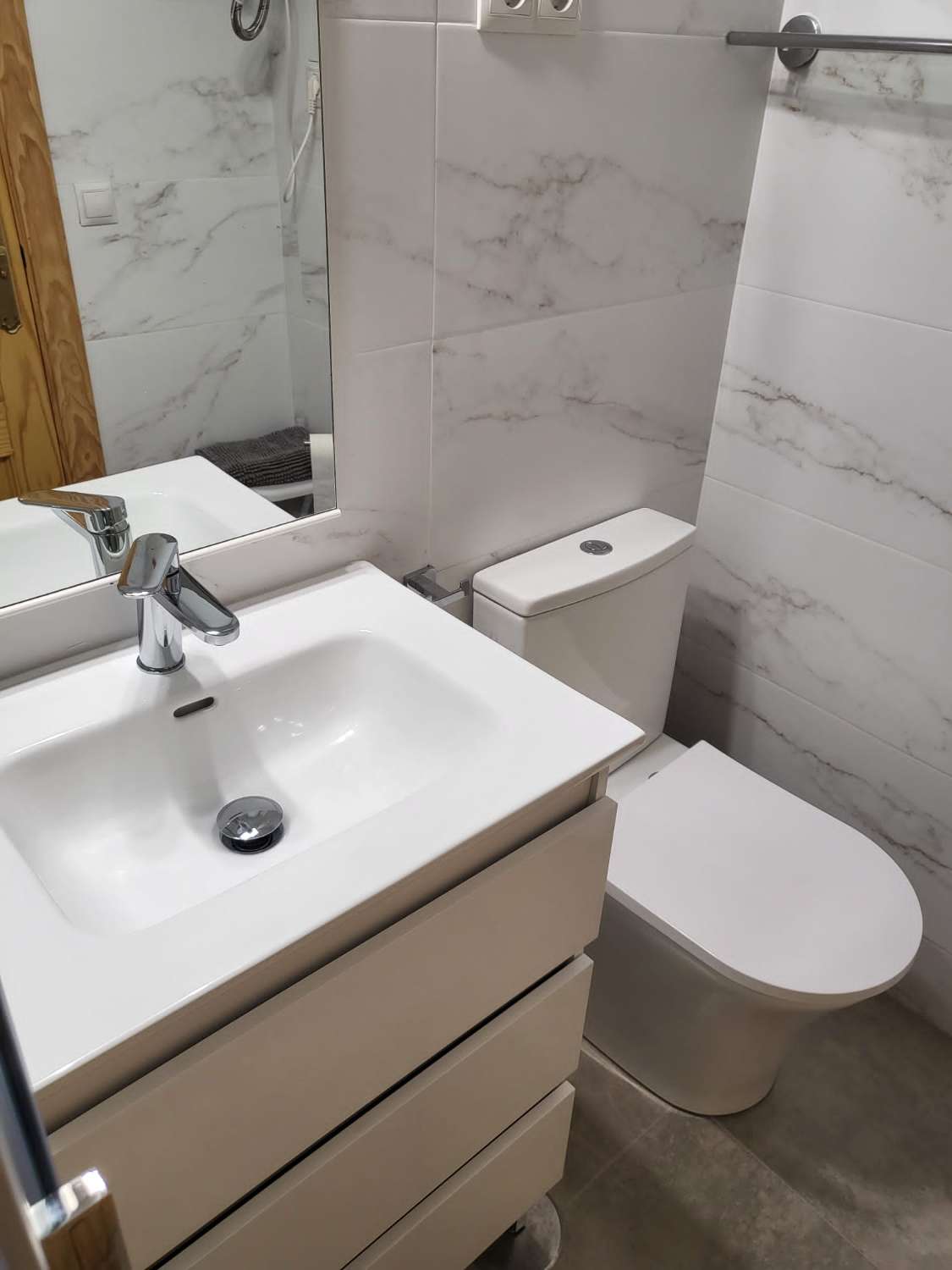 Til leje fra nu til 31/05/26 OG FRA 01/09/2026 TIL 30/06/2027 Flot studie i Torremolinos