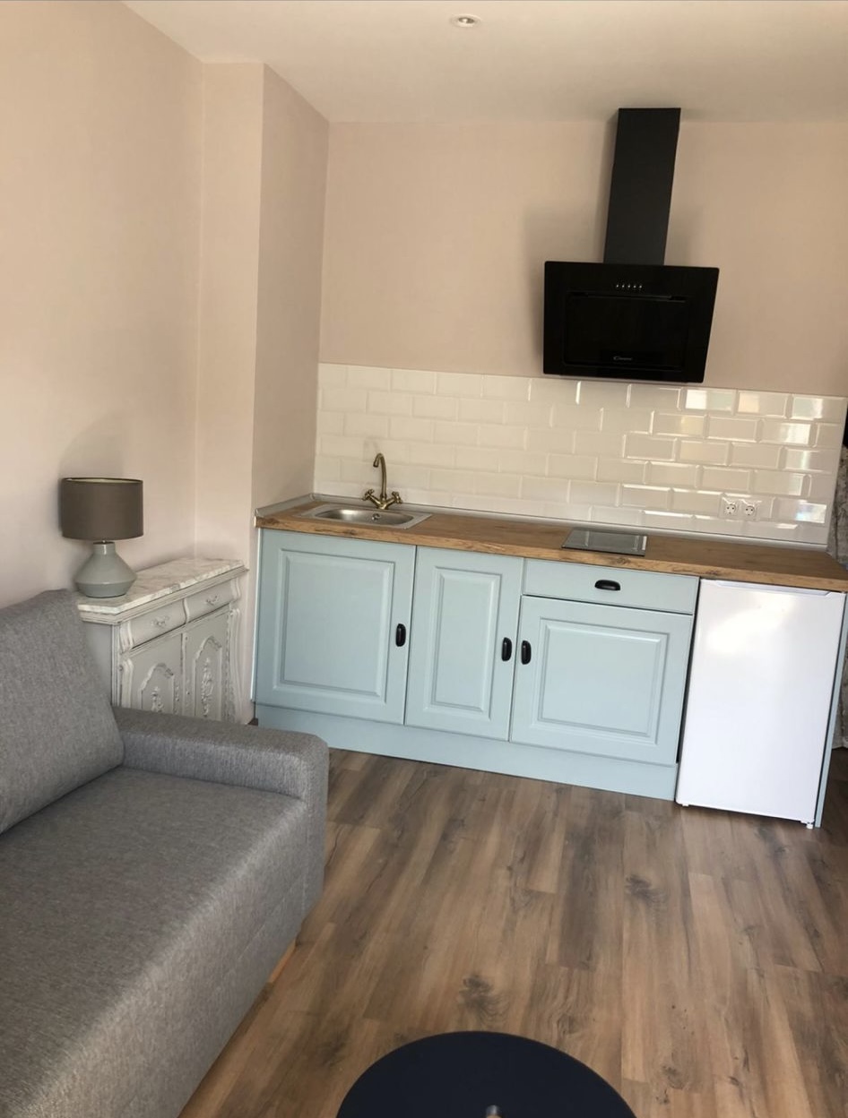 .SE ALQUILA DESDE AHORA HASTA 31.5.2026 Y desde 01/09/2026 hasta 30/06/2027 BONITO ESTUDIO EN TORREMOLINOS