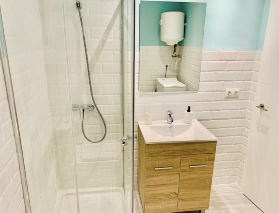 .SE ALQUILA DESDE AHORA HASTA 31.5.2026 Y desde 01/09/2026 hasta 30/06/2027 BONITO ESTUDIO EN TORREMOLINOS