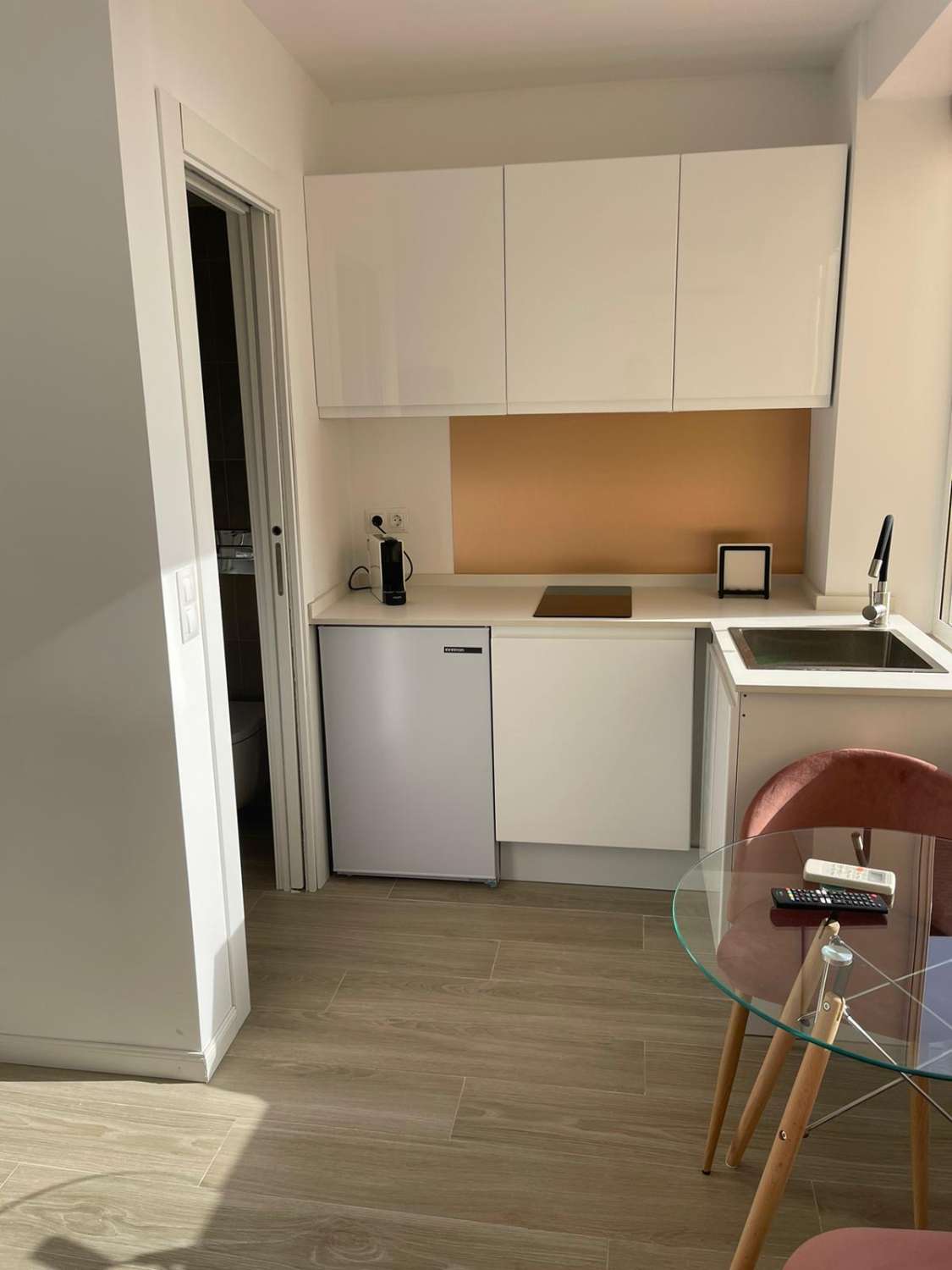 .SE ALQUILA DESDE AHORA HASTA 31.5.2026 Y desde 01/09/2026 hasta 30/06/2027 BONITO ESTUDIO EN TORREMOLINOS