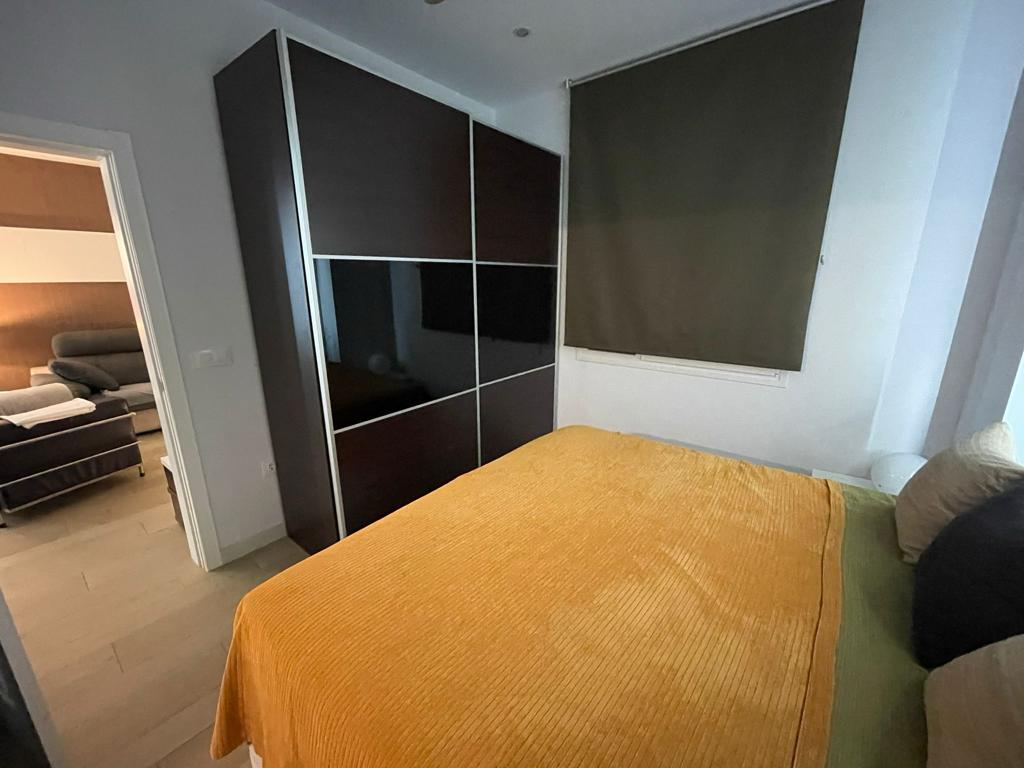 MEDIA TEMPORADA . SE ALQUILA DEL 1.9.2026-30.6.2027 BONITO APARTAMENTO EN EL CENTRO DE TORREMOLINOS