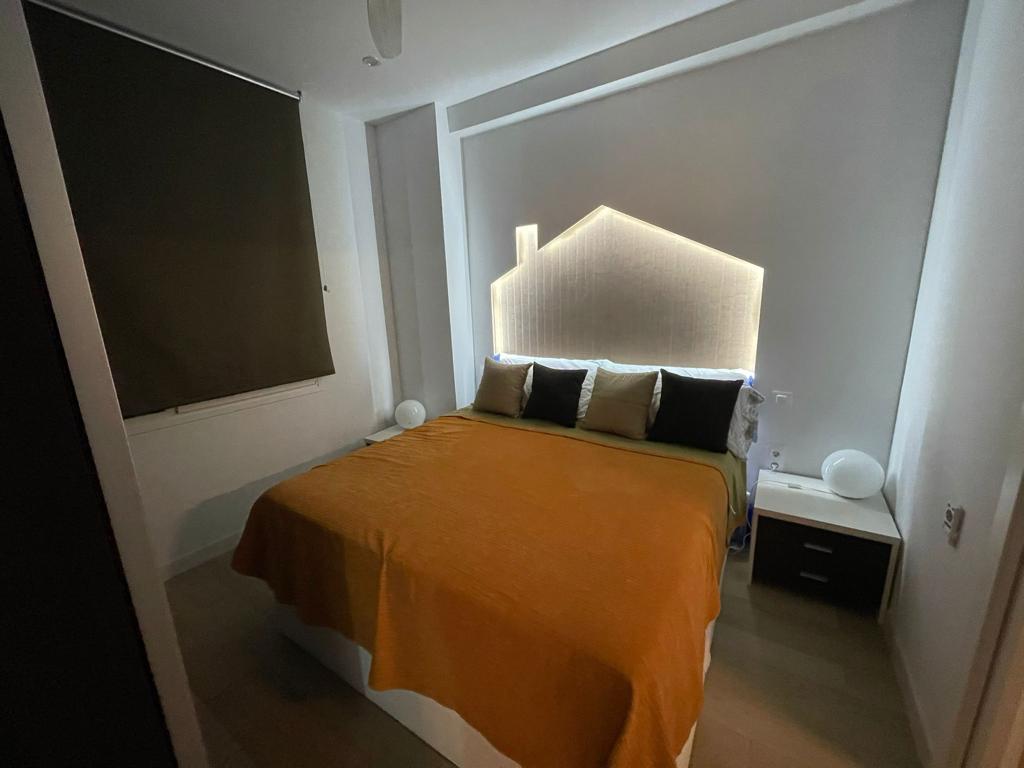 MEDIA TEMPORADA . SE ALQUILA DEL 1.9.2026-30.6.2027 BONITO APARTAMENTO EN EL CENTRO DE TORREMOLINOS