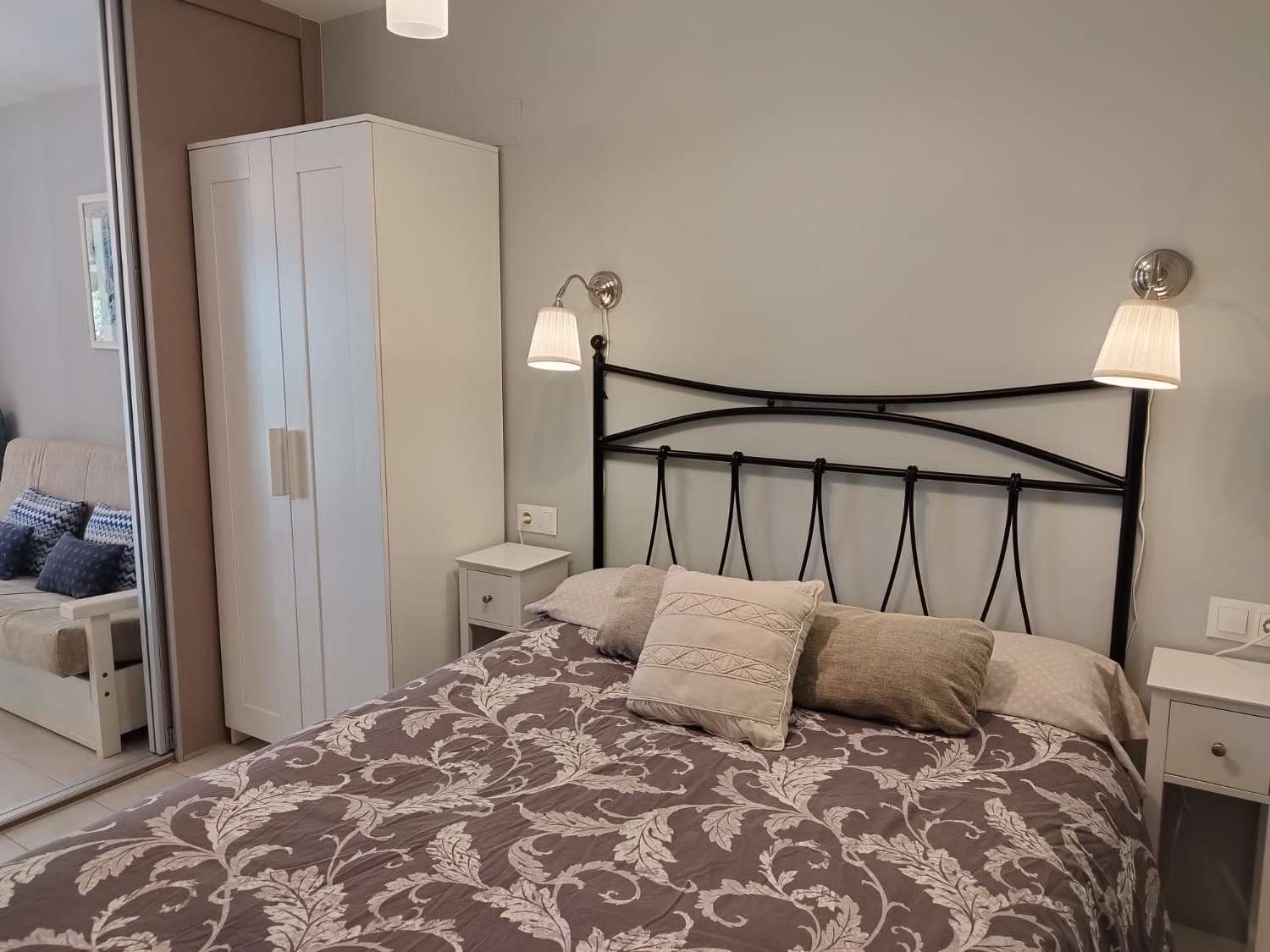 SE ALQUILA  DESDE 1.10.26-30.6.27 BONITO APARTAMENTO EN LA CARIHUELA (TORREMOLINOS)