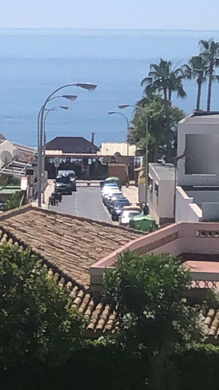 Se alquila hasta 12.6.26 y desde 01/09/2026- 30/06/2027 bonito estudio con vistas al mar en zona la Carihuela (Torremolinos)