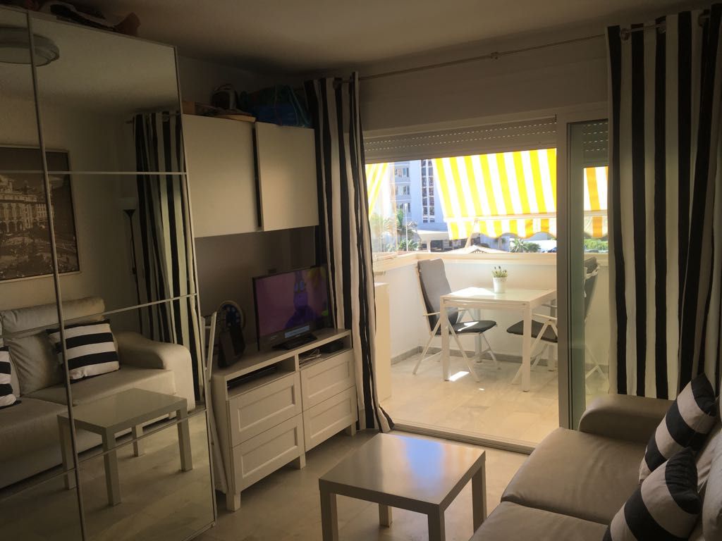 Se alquila hasta 12.6.26 y desde 01/09/2026- 30/06/2027 bonito estudio con vistas al mar en zona la Carihuela (Torremolinos)