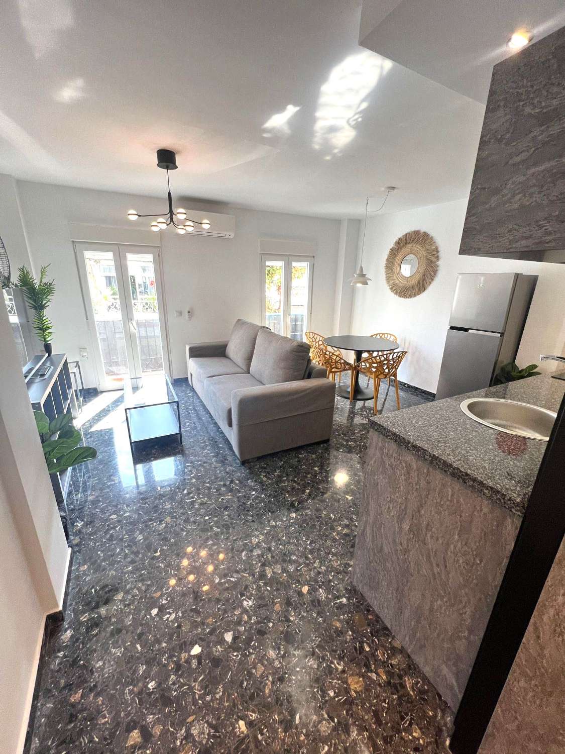 SE ALQUILA APARTAMENTO MEDIA TEMPORADA DESDE 01/9/2026- 30/06/27 BONITO APARTAMENTO EN TORREMOLINOS CENTRO