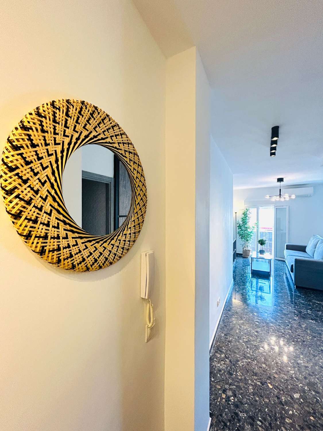 SE ALQUILA APARTAMENTO MEDIA TEMPORADA DESDE 01/9/2026- 30/06/27 BONITO APARTAMENTO EN TORREMOLINOS CENTRO