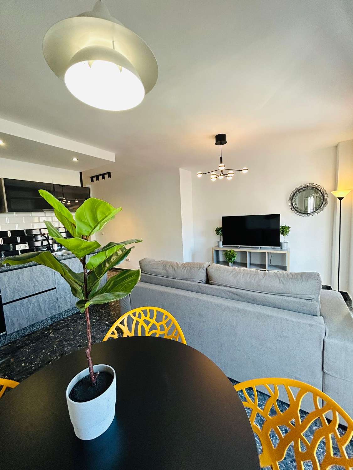 SE ALQUILA APARTAMENTO MEDIA TEMPORADA DESDE 01/9/2026- 30/06/27 BONITO APARTAMENTO EN TORREMOLINOS CENTRO