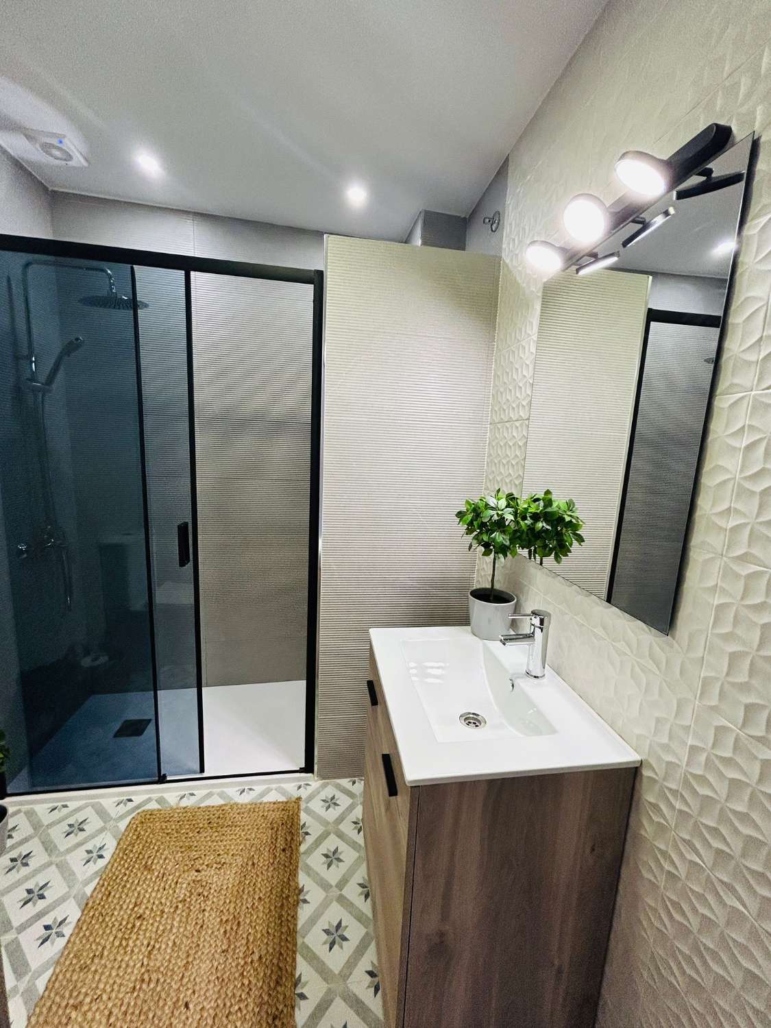 SE ALQUILA APARTAMENTO MEDIA TEMPORADA DESDE 01/9/2026- 30/06/27 BONITO APARTAMENTO EN TORREMOLINOS CENTRO