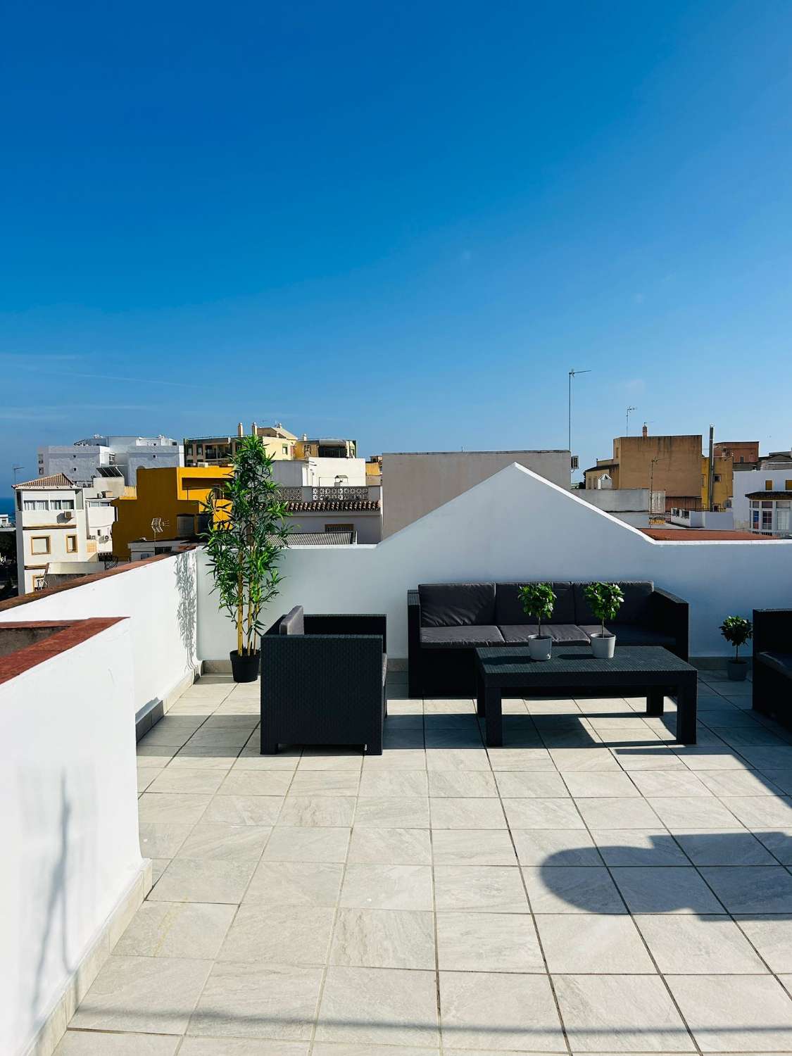 SE ALQUILA APARTAMENTO MEDIA TEMPORADA DESDE 01/9/2026- 30/06/27 BONITO APARTAMENTO EN TORREMOLINOS CENTRO