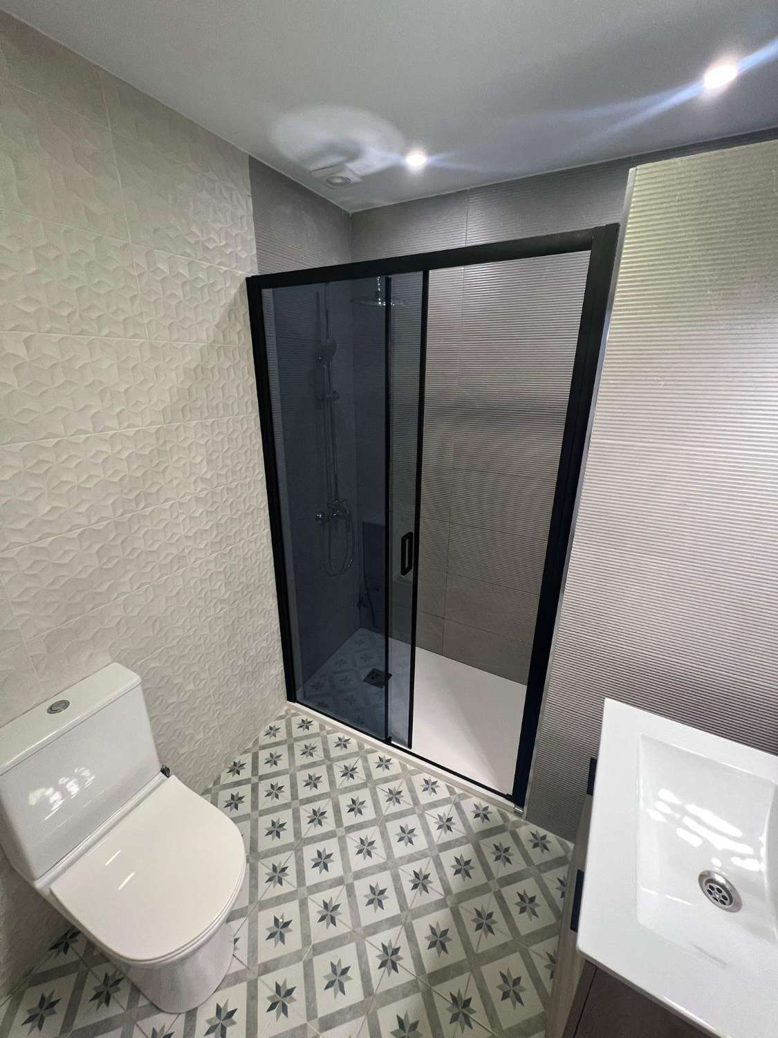 SE ALQUILA APARTAMENTO MEDIA TEMPORADA DESDE 01/9/2026- 30/06/27 BONITO APARTAMENTO EN TORREMOLINOS CENTRO