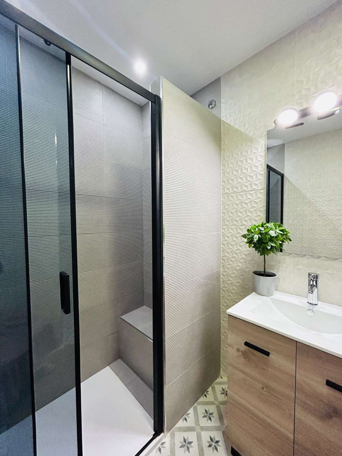 SE ALQUILA APARTAMENTO MEDIA TEMPORADA DESDE 01/9/2026- 30/06/27 BONITO APARTAMENTO EN TORREMOLINOS CENTRO