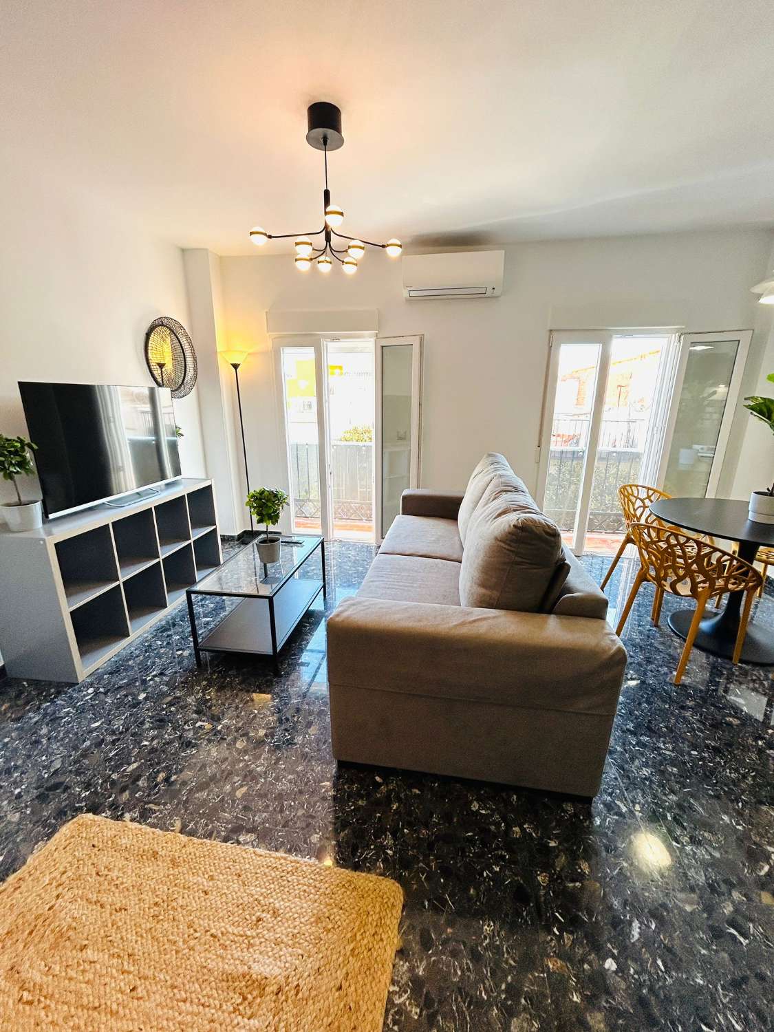 SE ALQUILA APARTAMENTO MEDIA TEMPORADA DESDE 01/9/2026- 30/06/27 BONITO APARTAMENTO EN TORREMOLINOS CENTRO