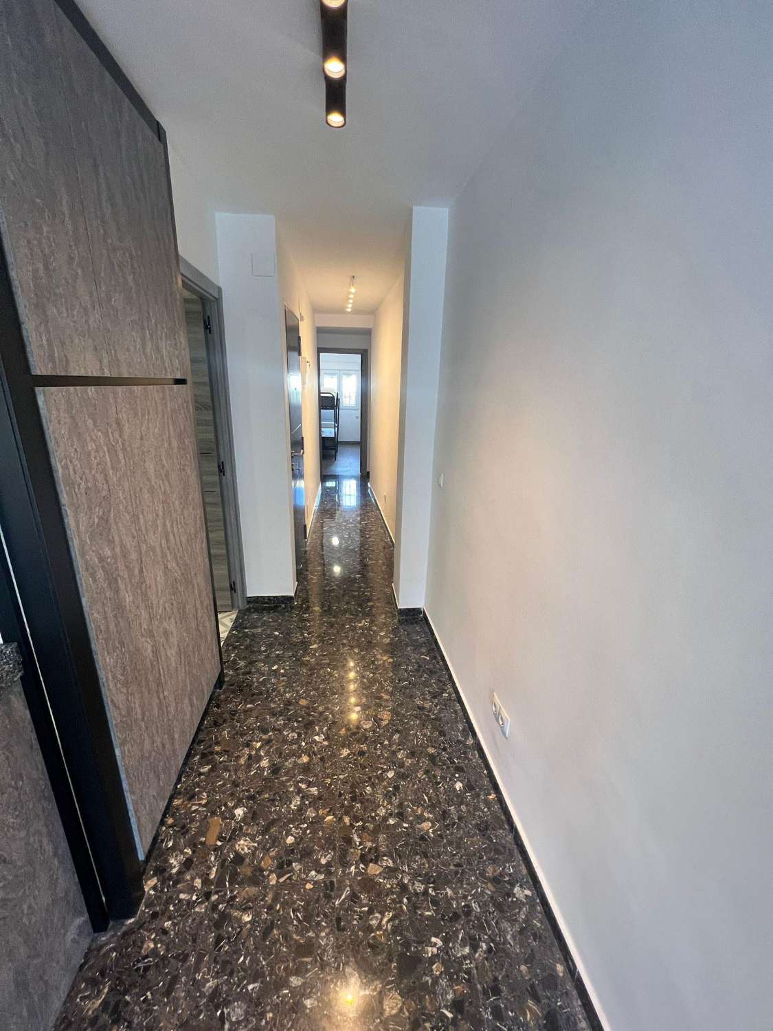 SE ALQUILA APARTAMENTO MEDIA TEMPORADA DESDE 01/9/2026- 30/06/27 BONITO APARTAMENTO EN TORREMOLINOS CENTRO