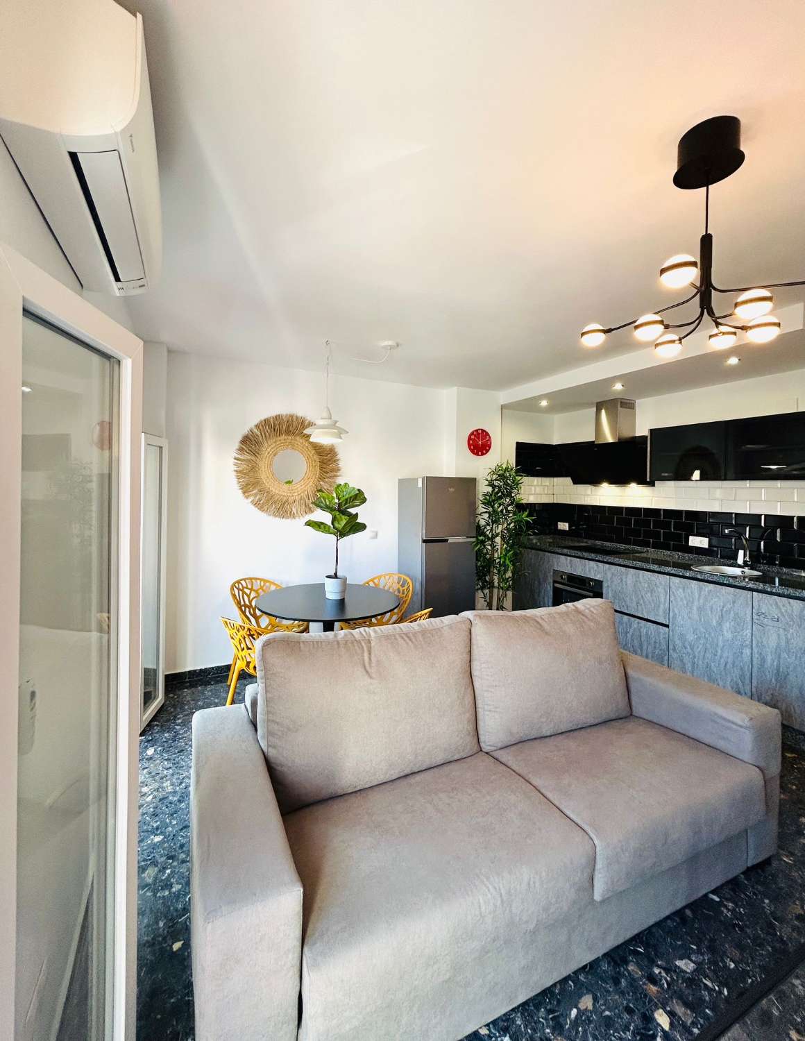 SE ALQUILA APARTAMENTO MEDIA TEMPORADA DESDE 01/9/2026- 30/06/27 BONITO APARTAMENTO EN TORREMOLINOS CENTRO