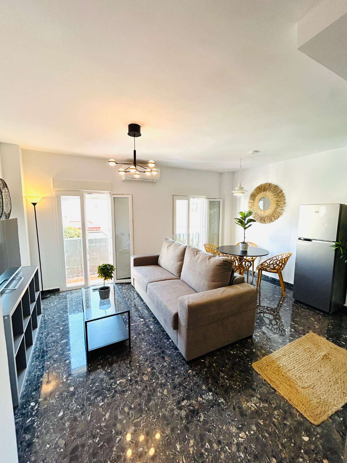 SE ALQUILA APARTAMENTO MEDIA TEMPORADA DESDE 01/9/2026- 30/06/27 BONITO APARTAMENTO EN TORREMOLINOS CENTRO