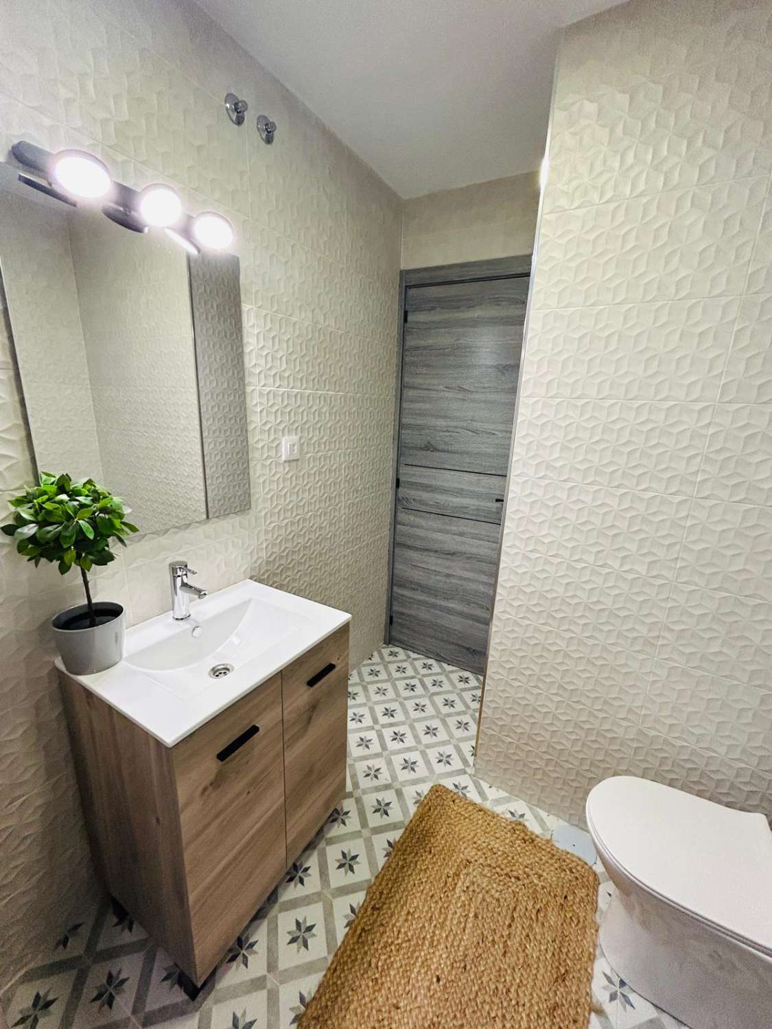 SE ALQUILA APARTAMENTO MEDIA TEMPORADA DESDE 01/9/2026- 30/06/27 BONITO APARTAMENTO EN TORREMOLINOS CENTRO