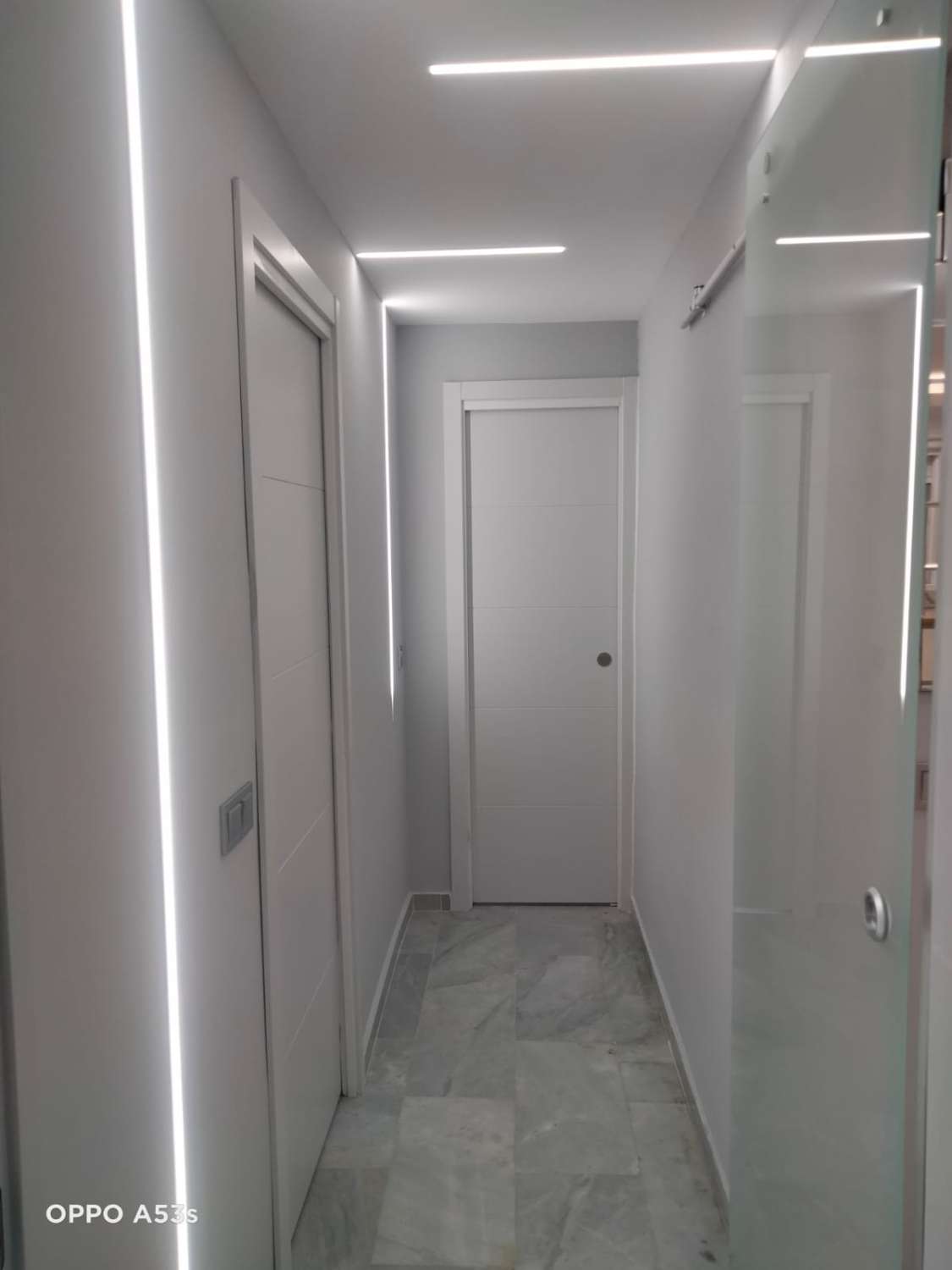 SE ALQUILA DESDE 15/03/2026 HASTA 30/06/2026 Y DESDE 12/10/2026 HASTA 30/06/2027 MAGNIFICO APARTAMENTO CON VISTAS AL MAR EN ZONA LA CARIHUELA (TORREMOLIN