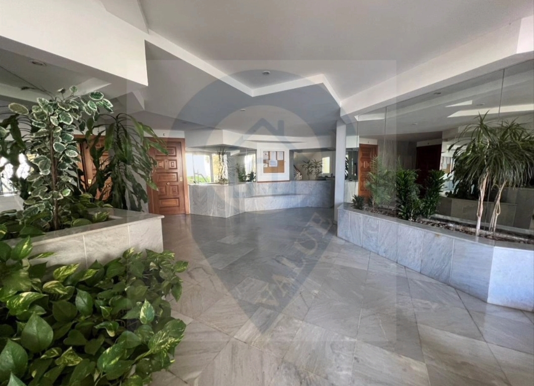 SE ALQUILA DESDE 15/03/2026 HASTA 30/06/2026 Y DESDE 12/10/2026 HASTA 30/06/2027 MAGNIFICO APARTAMENTO CON VISTAS AL MAR EN ZONA LA CARIHUELA (TORREMOLIN