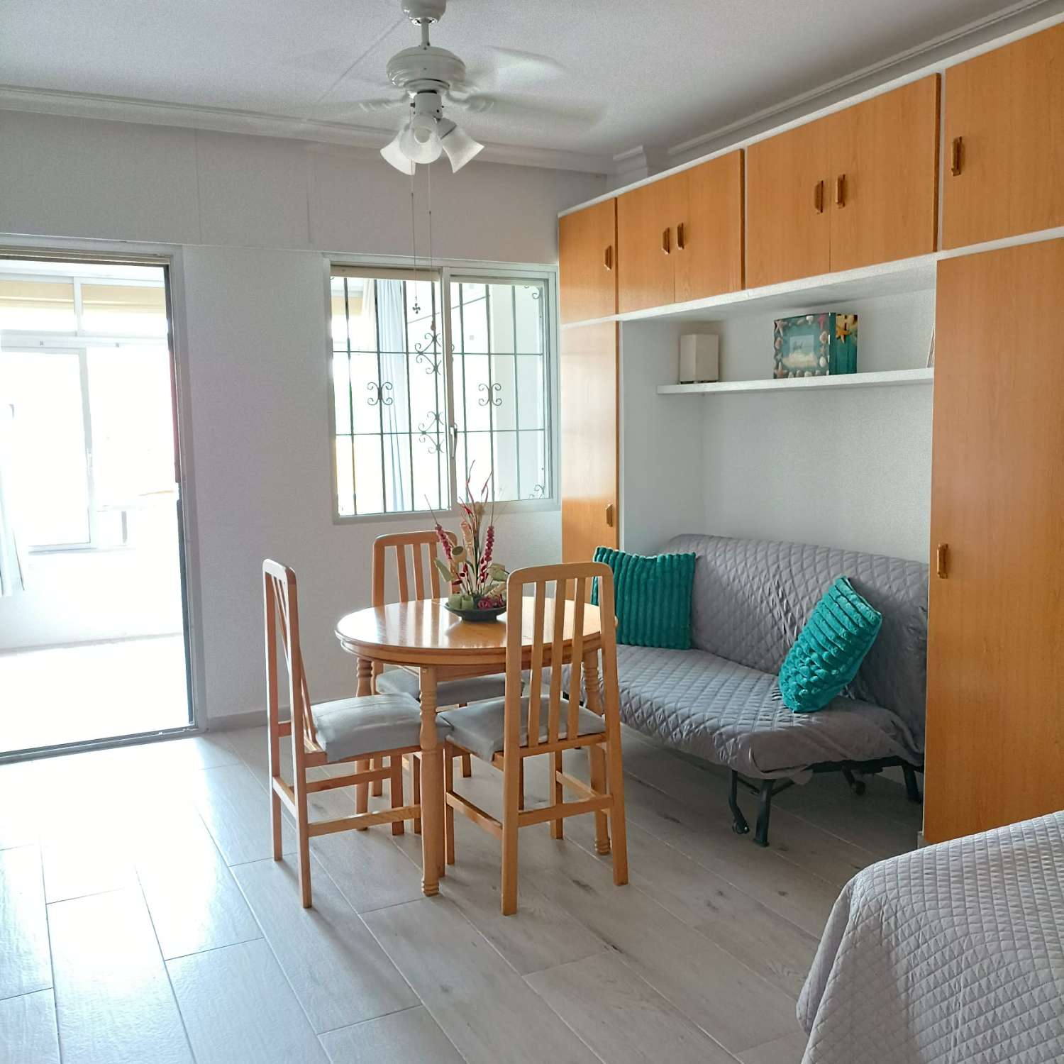 SE ALQUILA ESTUDIO DESDE 01/09/2026 HASTA 30/06/2027 EN ZONA CENTRO (TORREMOLINOS)