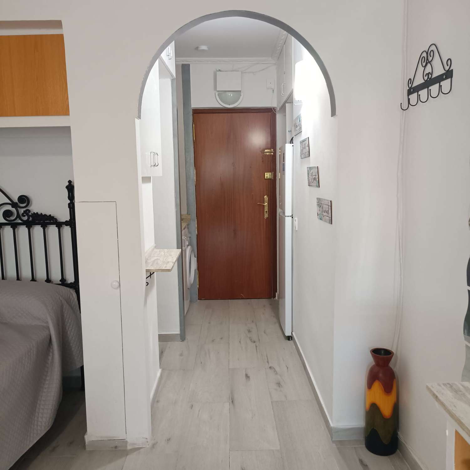 SE ALQUILA ESTUDIO DESDE 01/09/2026 HASTA 30/06/2027 EN ZONA CENTRO (TORREMOLINOS)