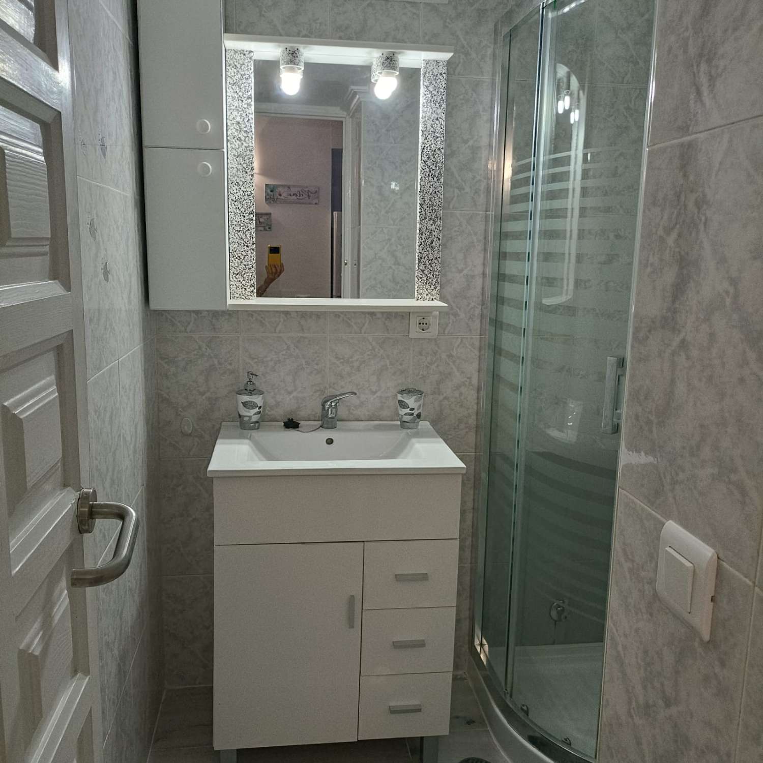 SE ALQUILA ESTUDIO DESDE 01/09/2026 HASTA 30/06/2027 EN ZONA CENTRO (TORREMOLINOS)