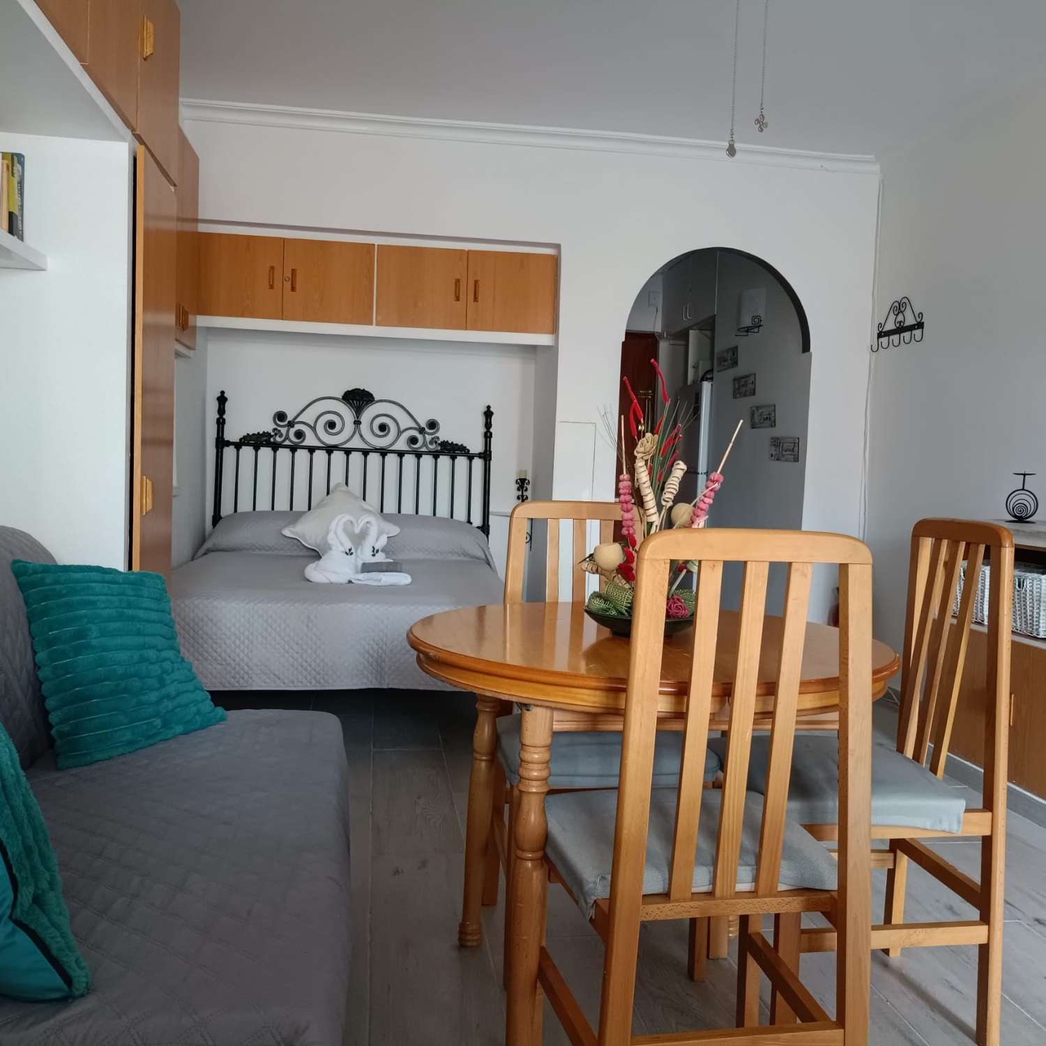 SE ALQUILA ESTUDIO DESDE 01/09/2026 HASTA 30/06/2027 EN ZONA CENTRO (TORREMOLINOS)