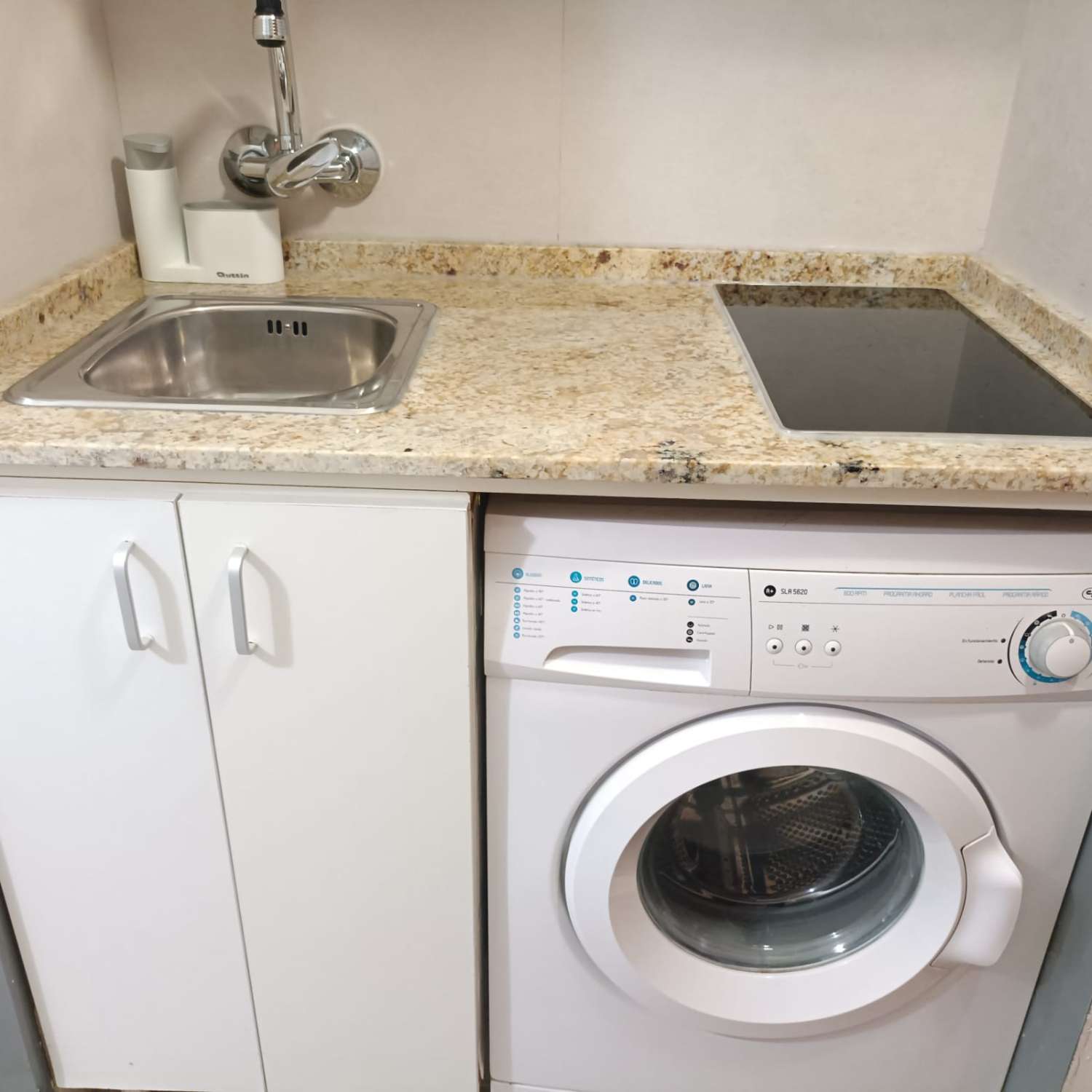 SE ALQUILA ESTUDIO DESDE 01/09/2026 HASTA 30/06/2027 EN ZONA CENTRO (TORREMOLINOS)