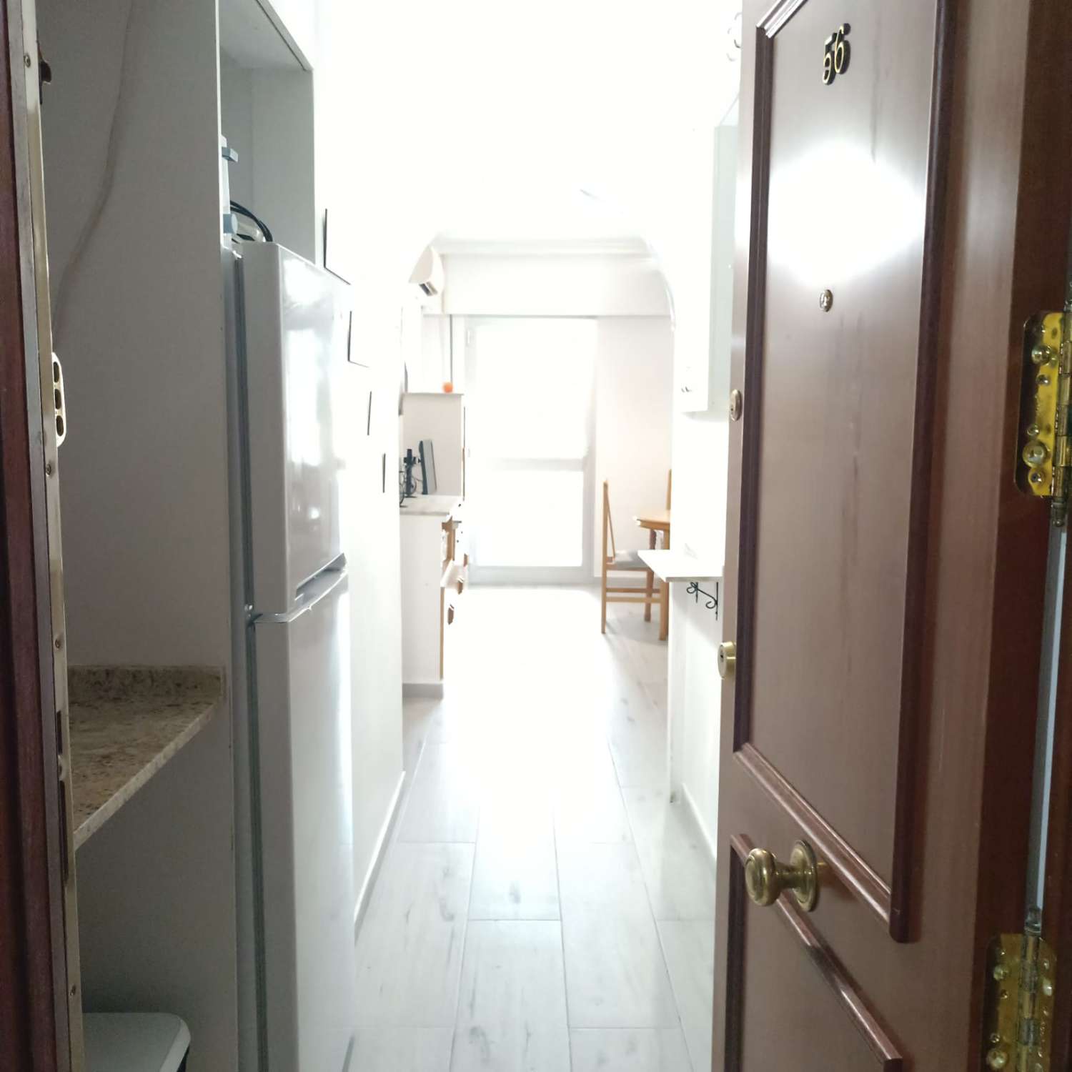 SE ALQUILA ESTUDIO DESDE 01/09/2026 HASTA 30/06/2027 EN ZONA CENTRO (TORREMOLINOS)