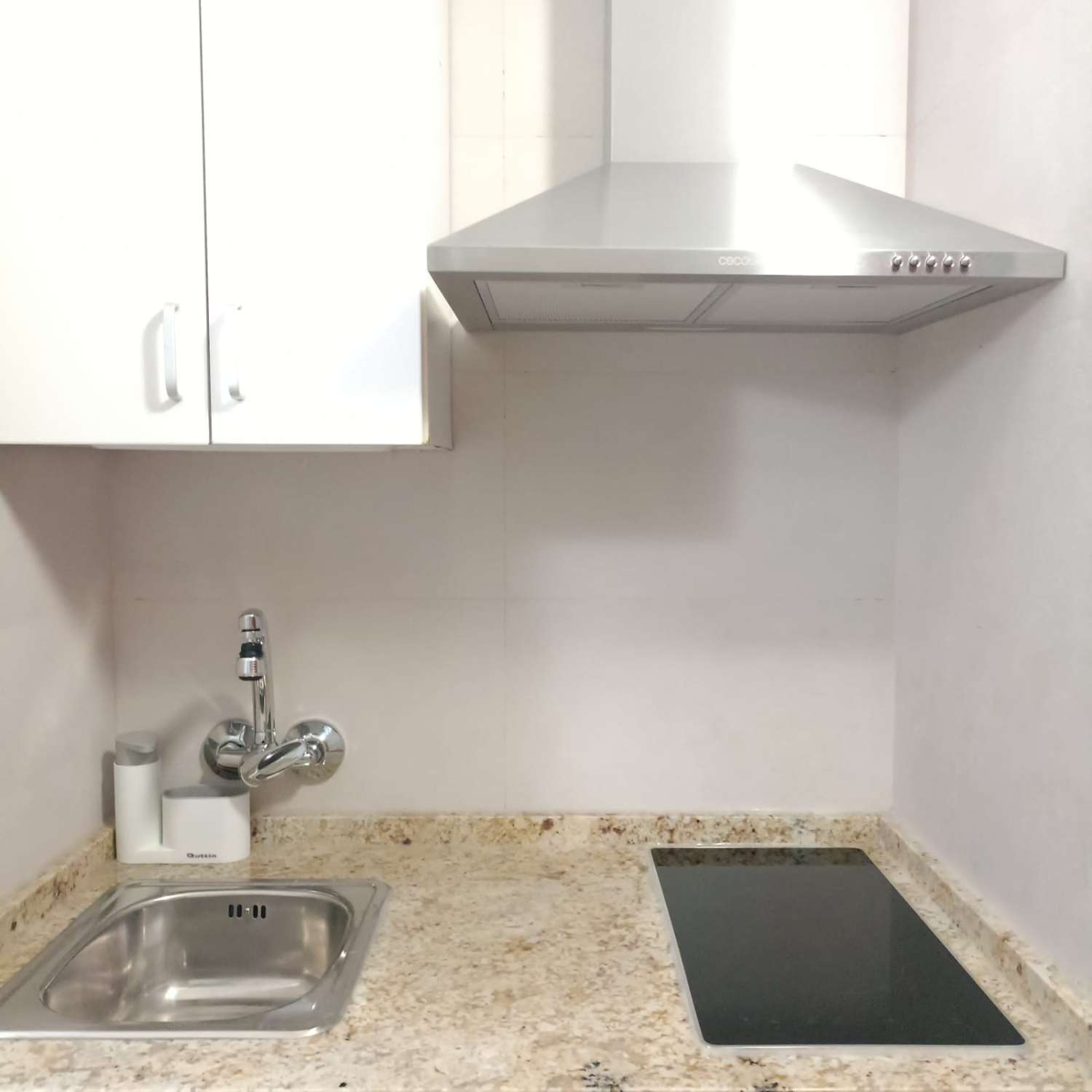 SE ALQUILA ESTUDIO DESDE 01/09/2026 HASTA 30/06/2027 EN ZONA CENTRO (TORREMOLINOS)